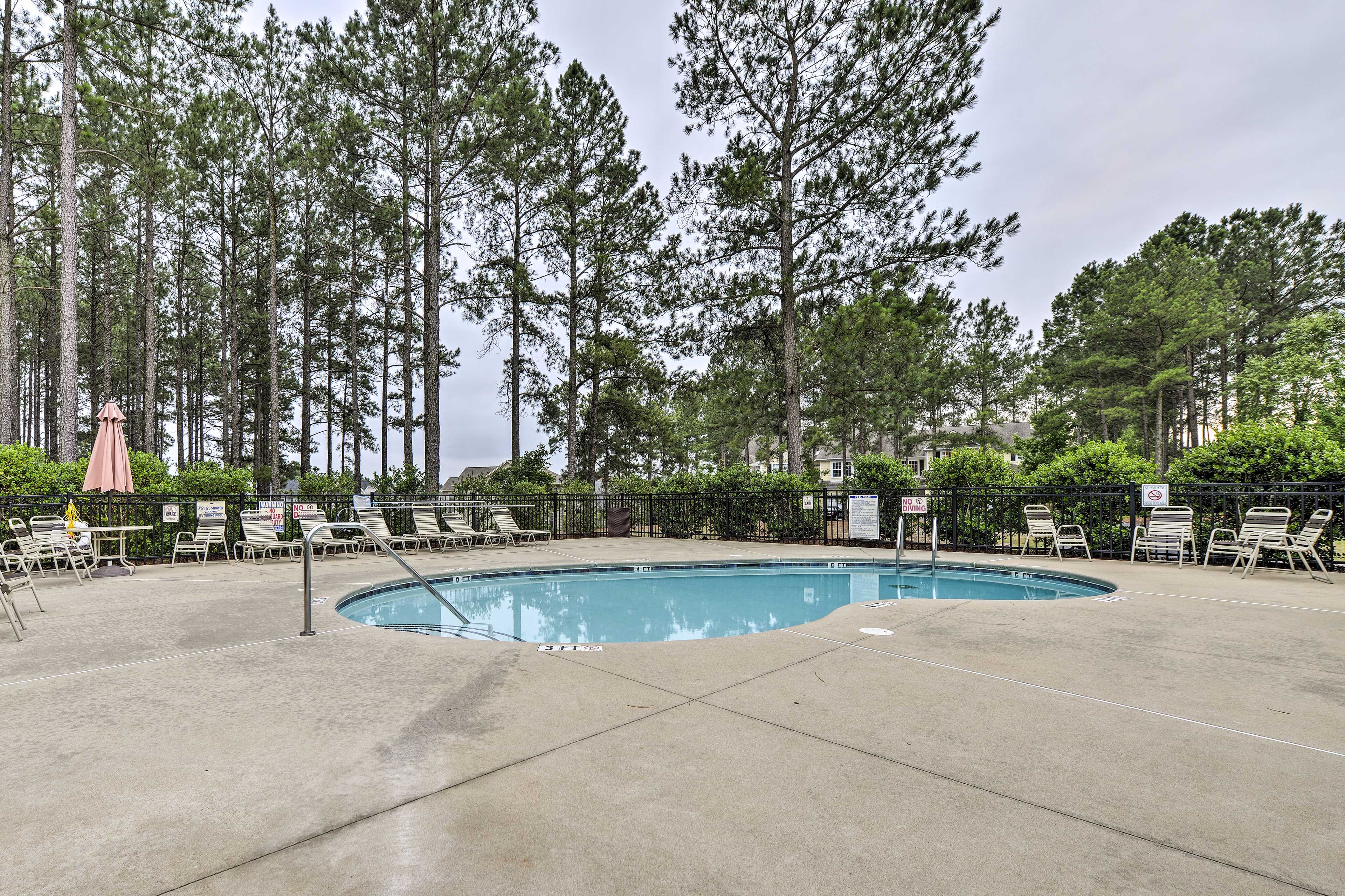 Community Amenities | Walk to Pool