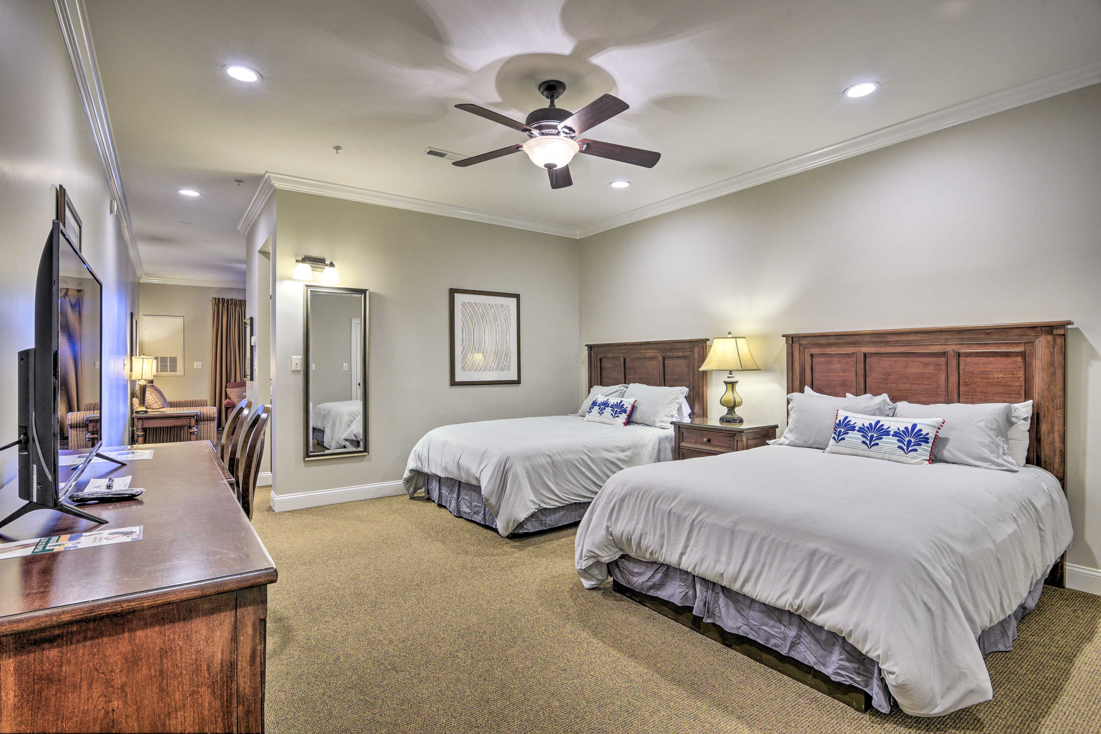 Bedroom | 2 Queen Beds