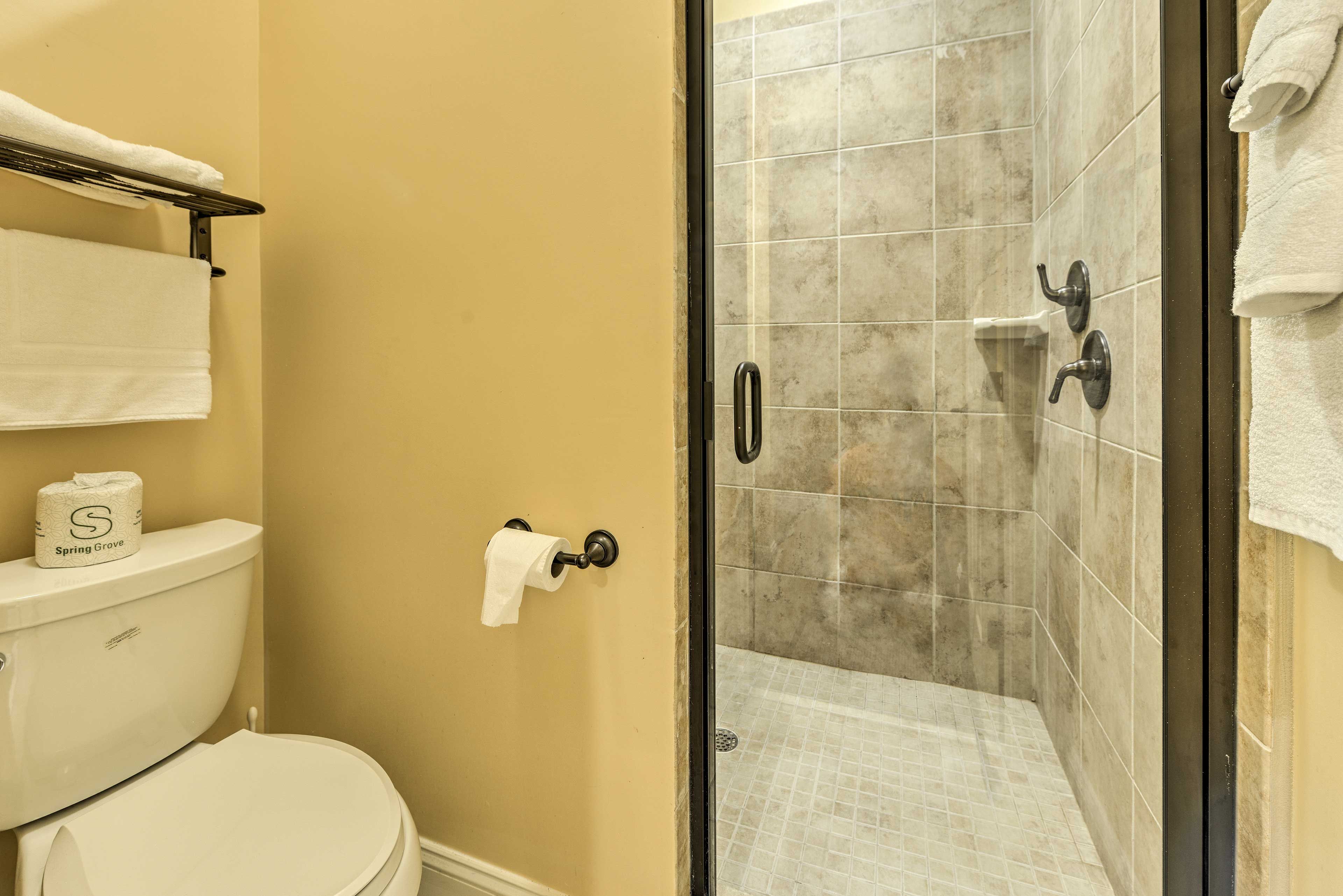 Full Bathroom | Towels & Toiletries Provided