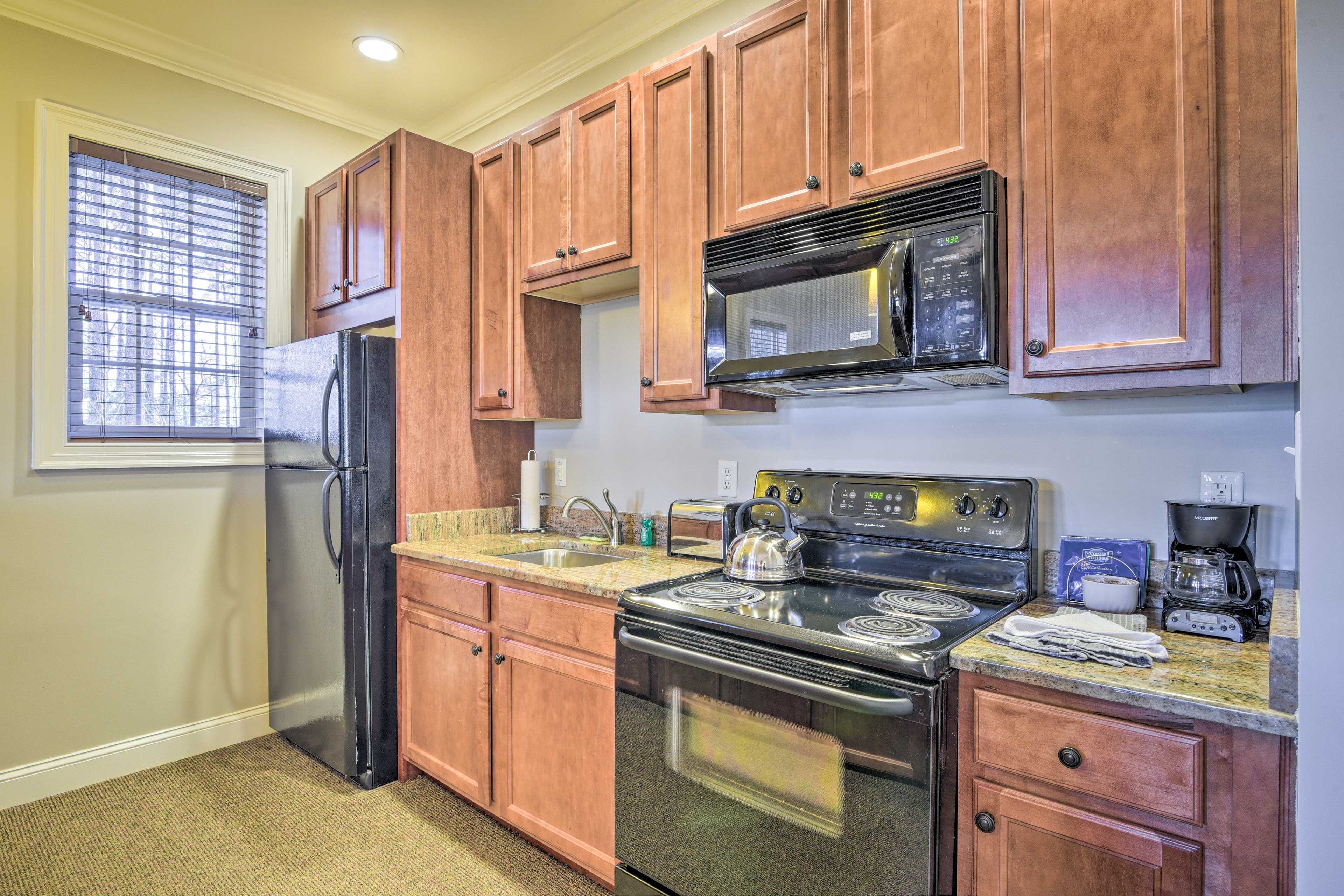 Kitchen | Fully Equipped | Dishware/Flatware