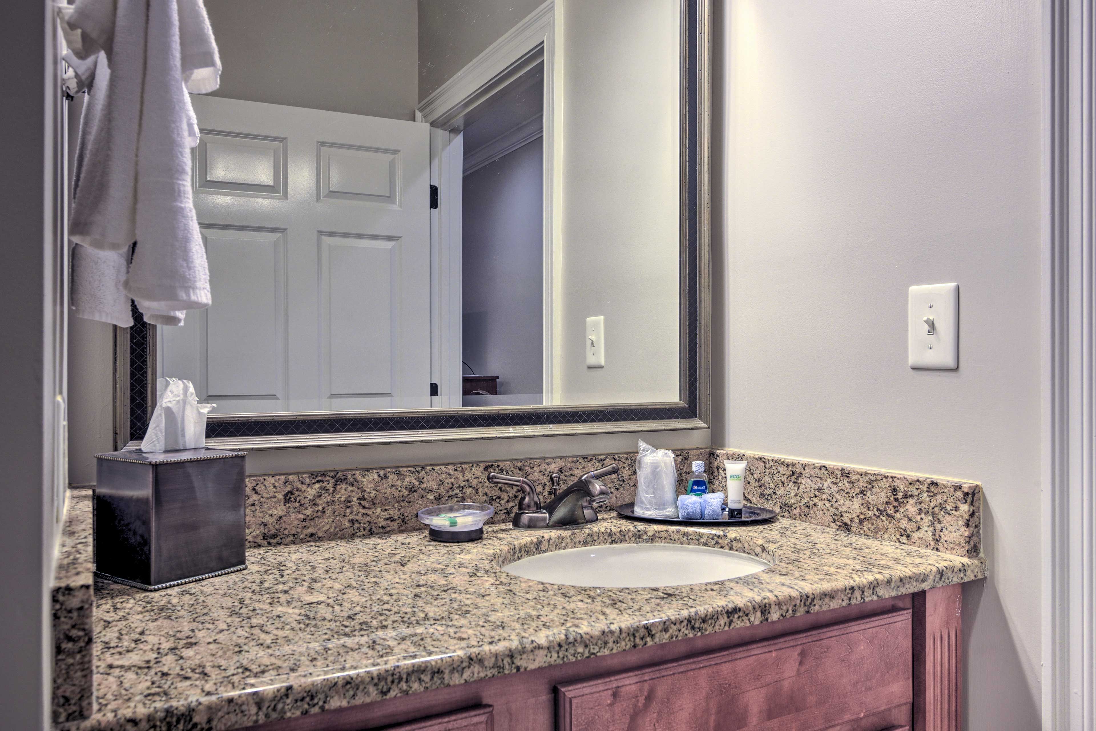 Full Bathroom | Towels & Toiletries Provided
