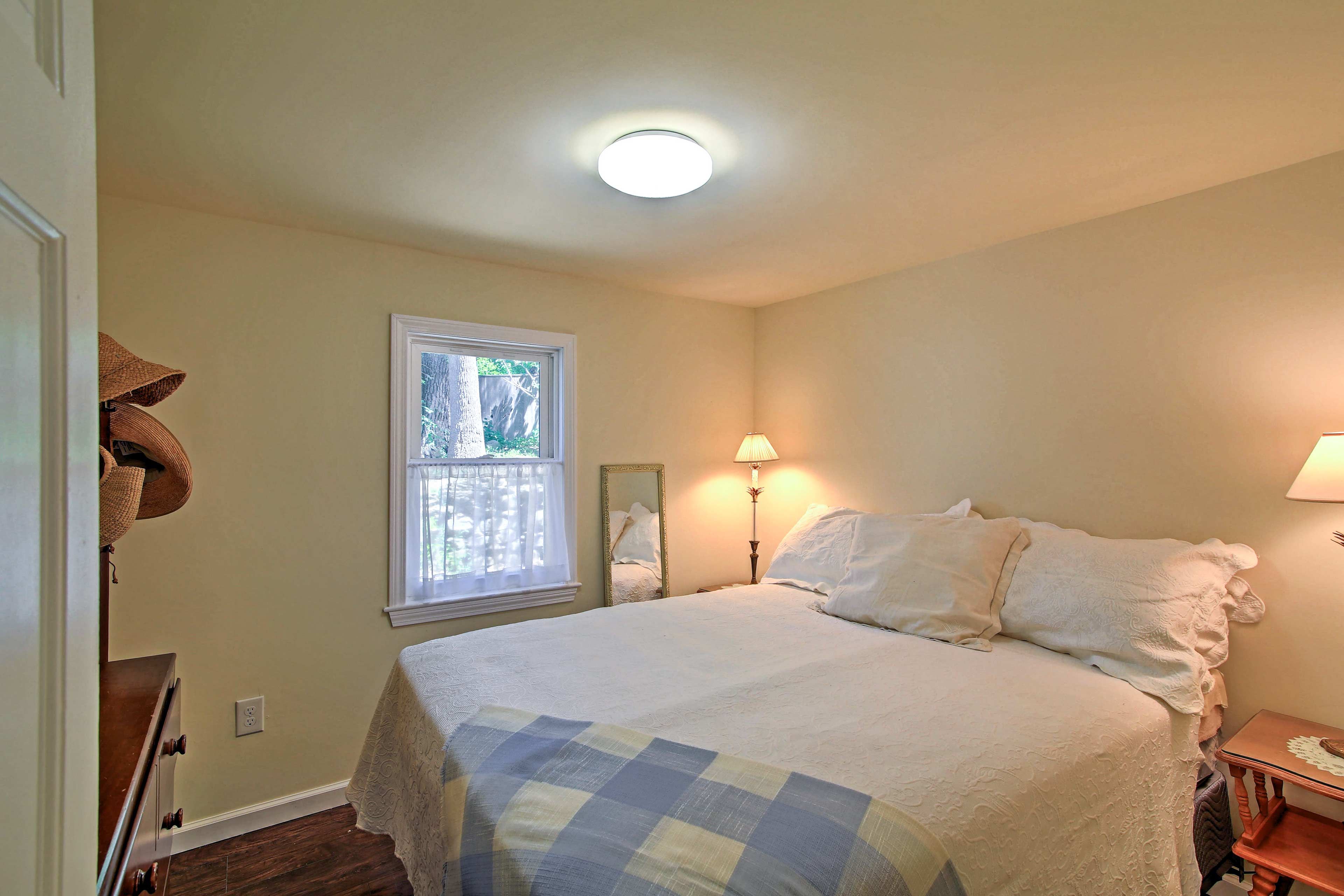 Bedroom 1 | Queen Bed | Linens Provided