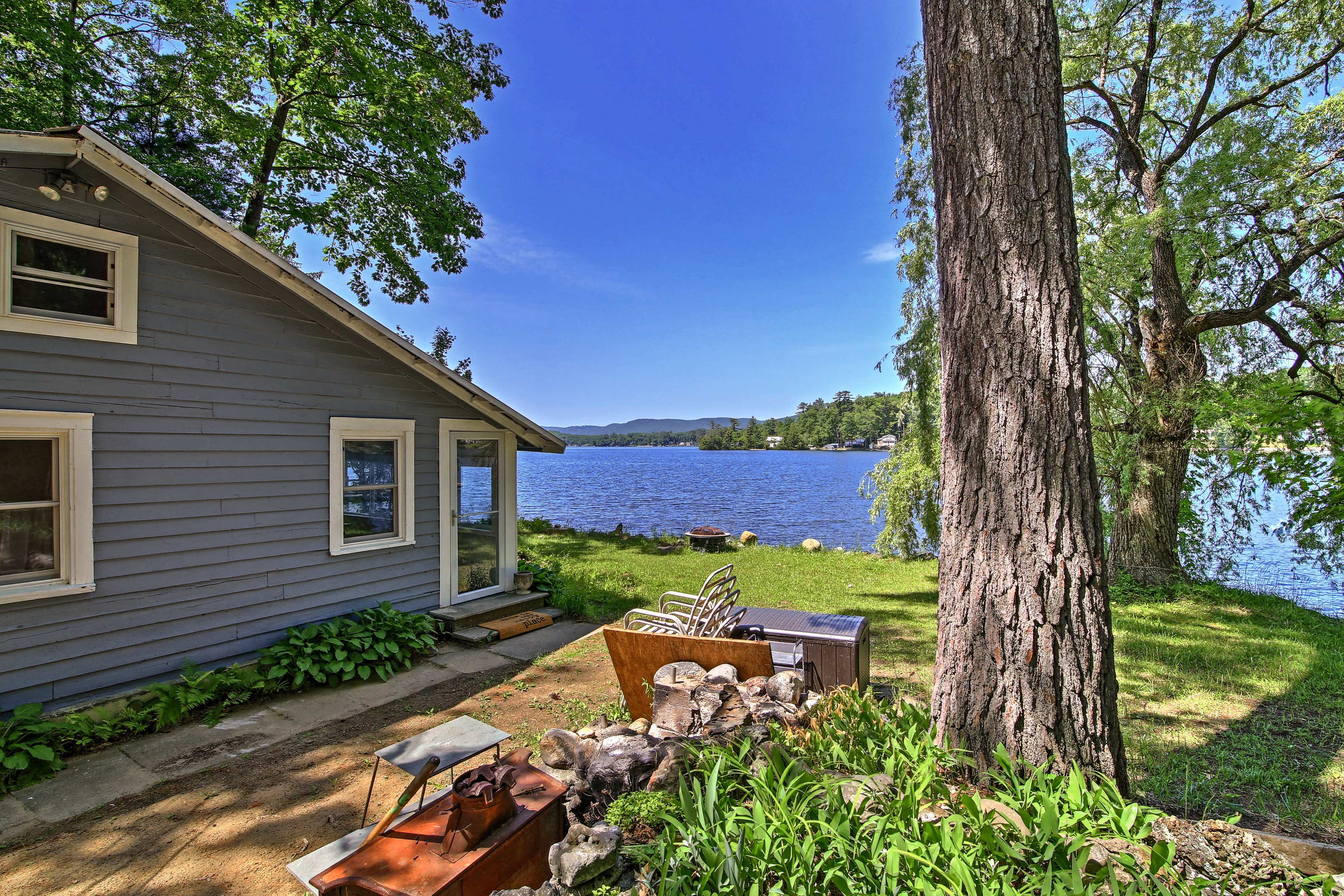 Outdoor Space | Fire Pit | Canoes Provided | Lake Access