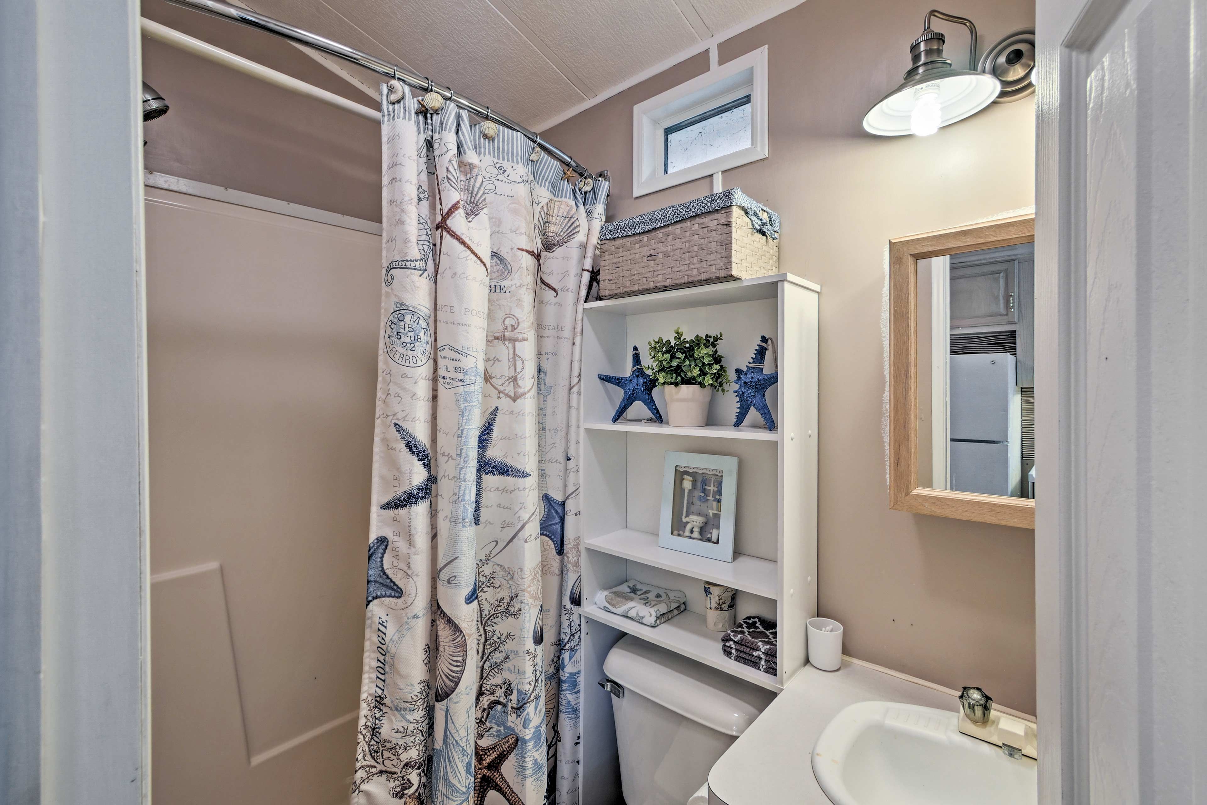 Full Bathroom | Ceiling Fans