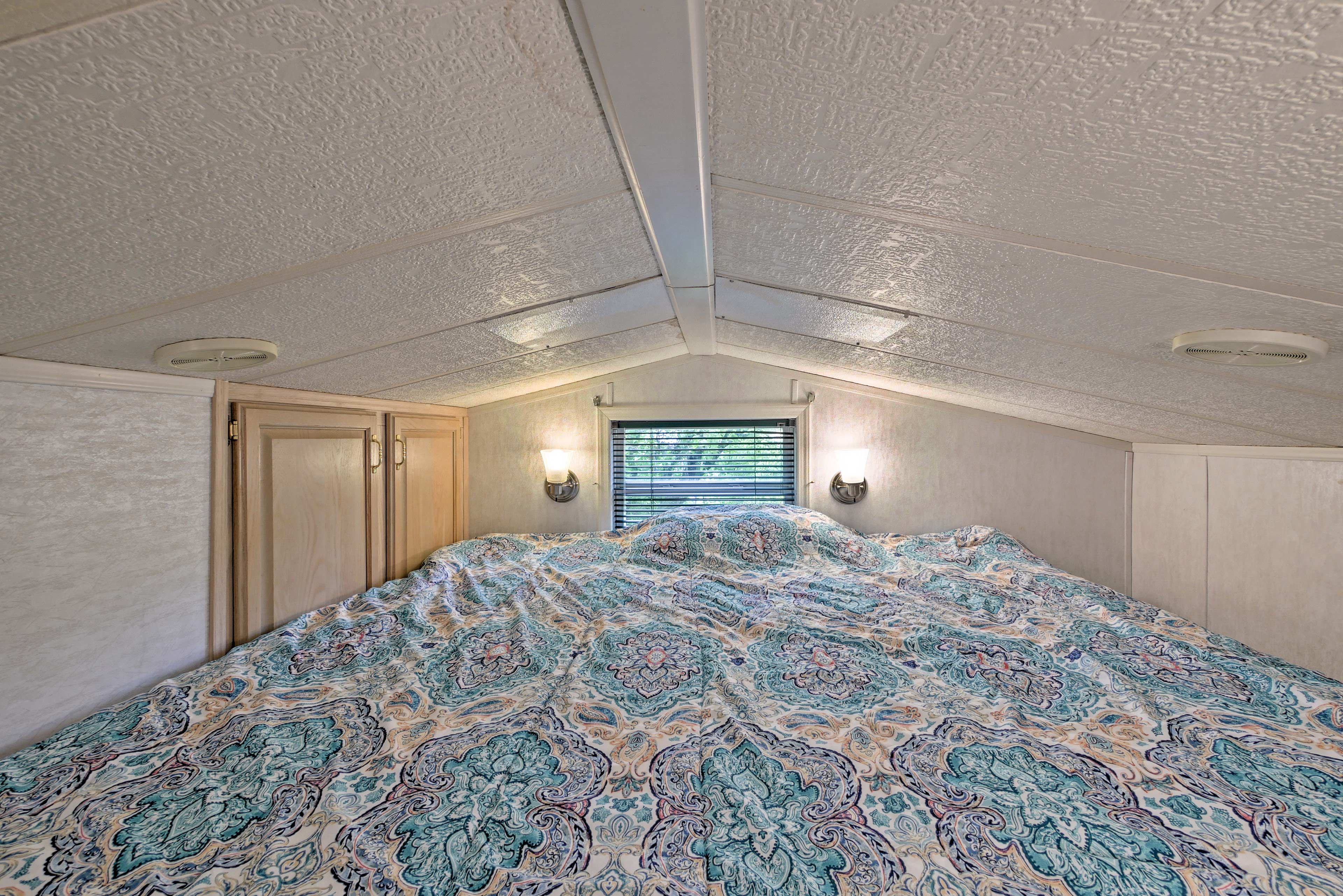 Loft | 2 Twin Beds | Stairs Required
