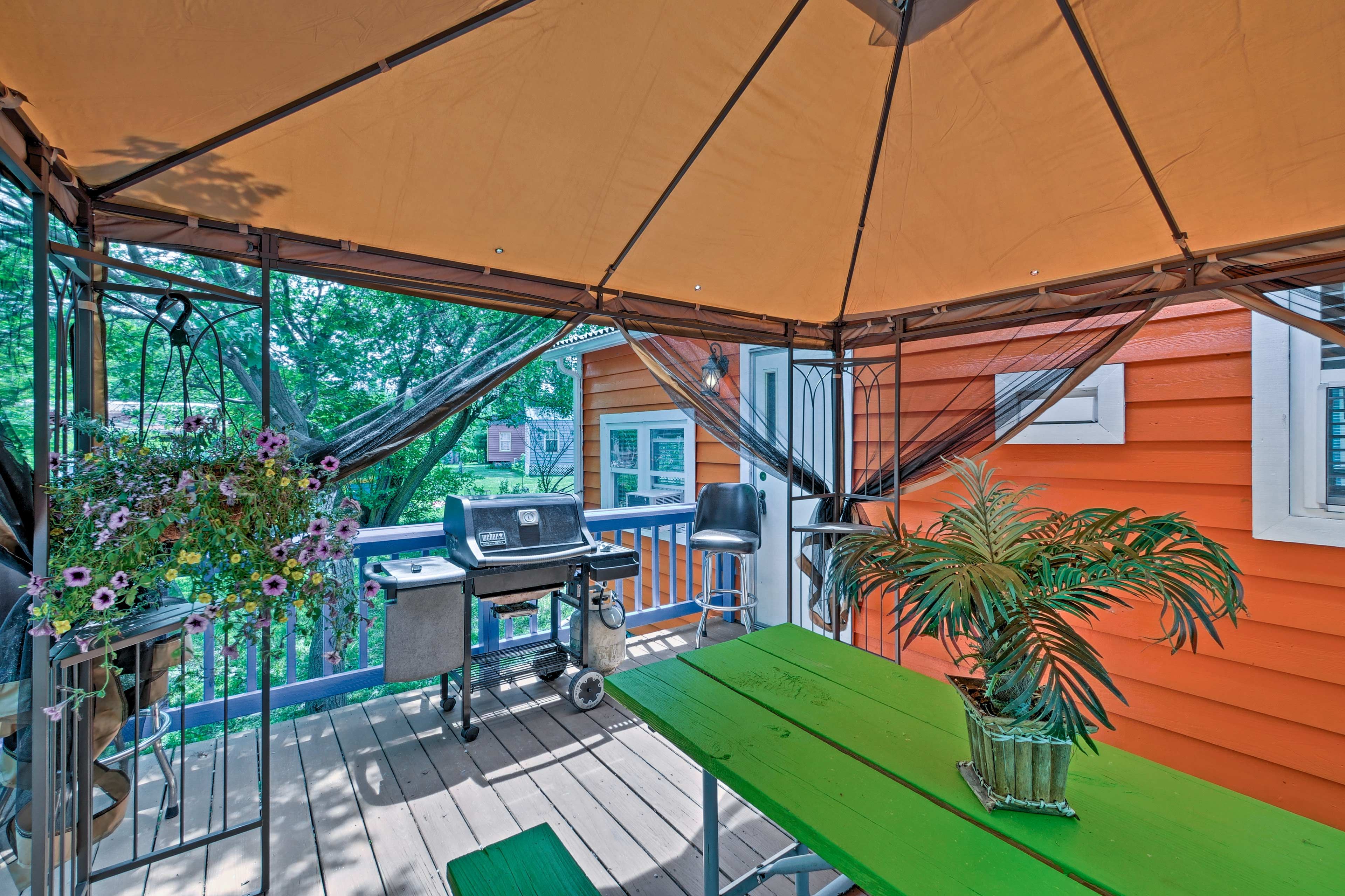 Outdoor Space | Gas Grill | Pergola | Fire Pit w/ Seating