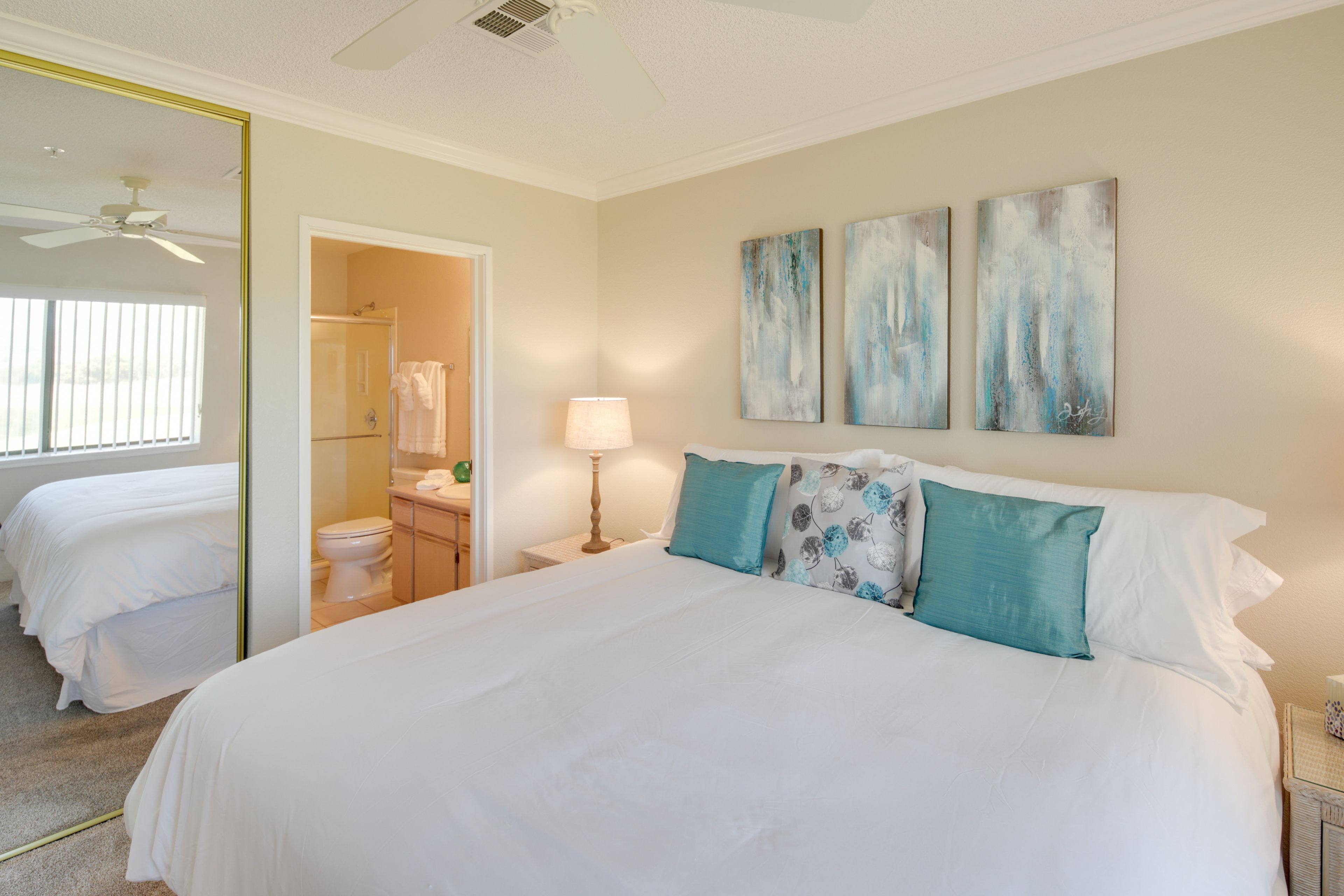 Bedroom 1 | King Bed
