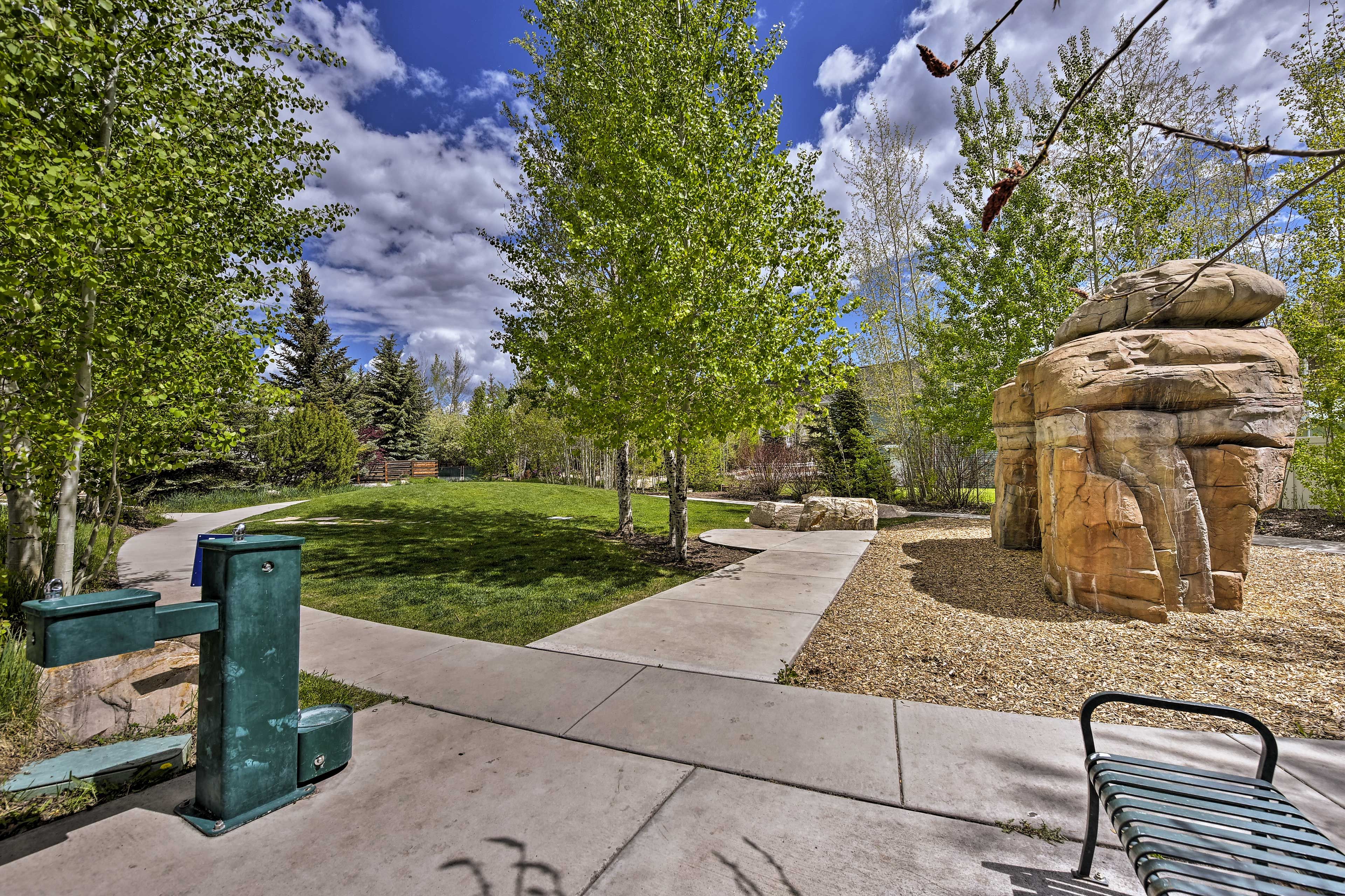 Access Park City Mountain and Deer Valley Resort in just 5 minutes.