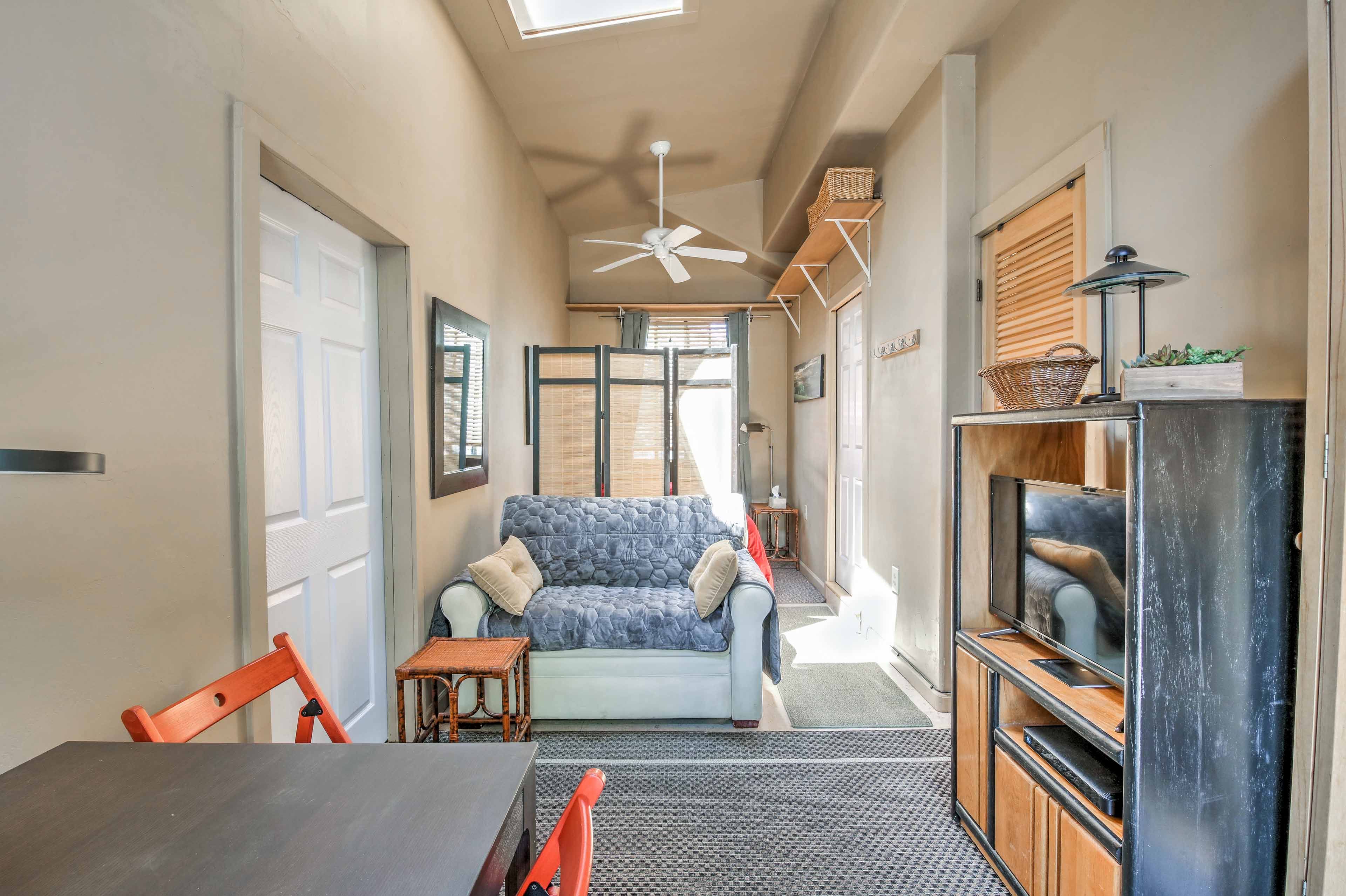 Relax inside this well-appointed unit to beat the heat!