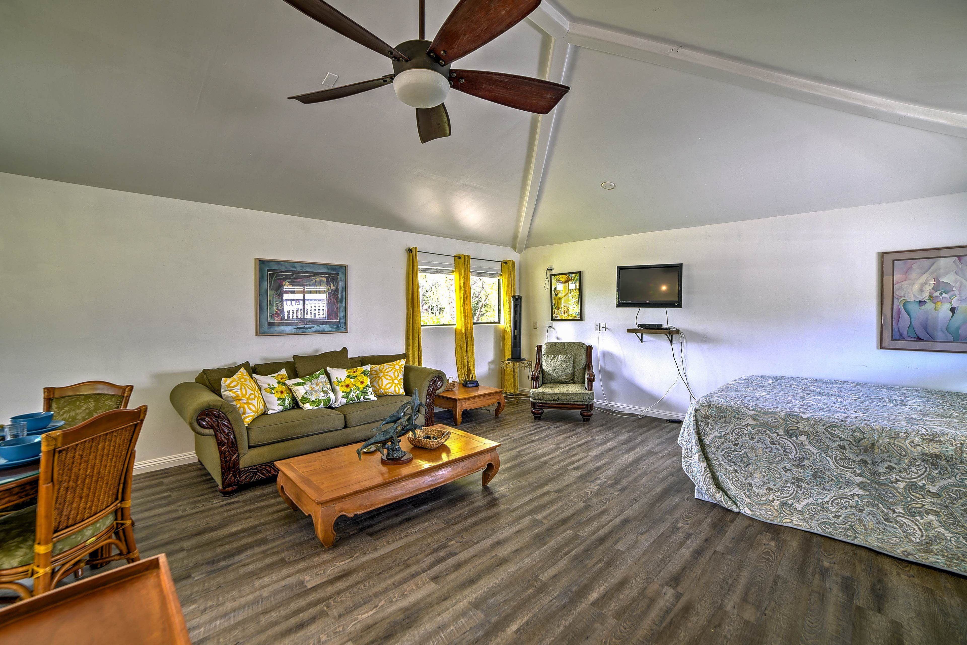 There is ample natural sunlight throughout the studio!