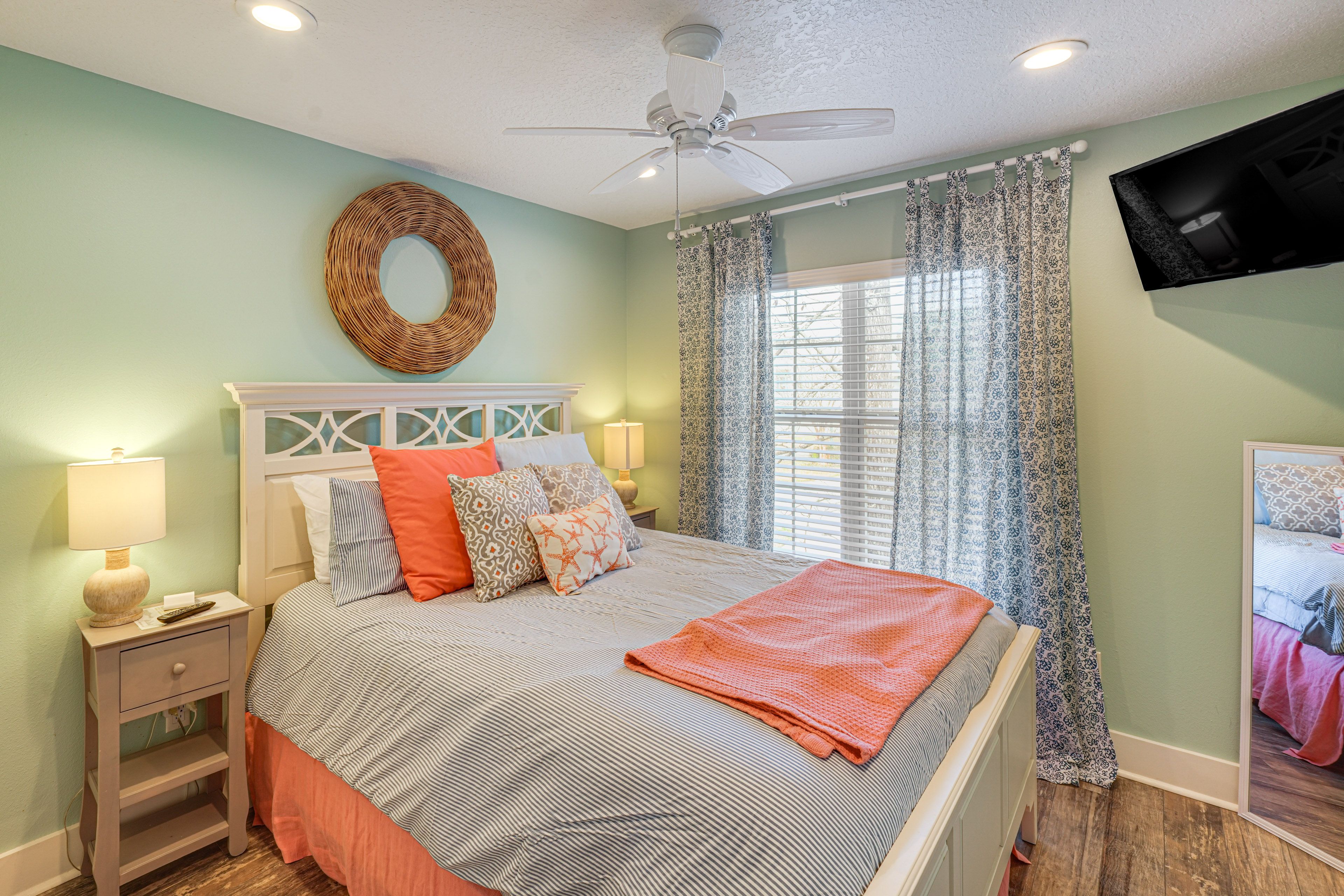 Bedroom 2 | Queen Bed