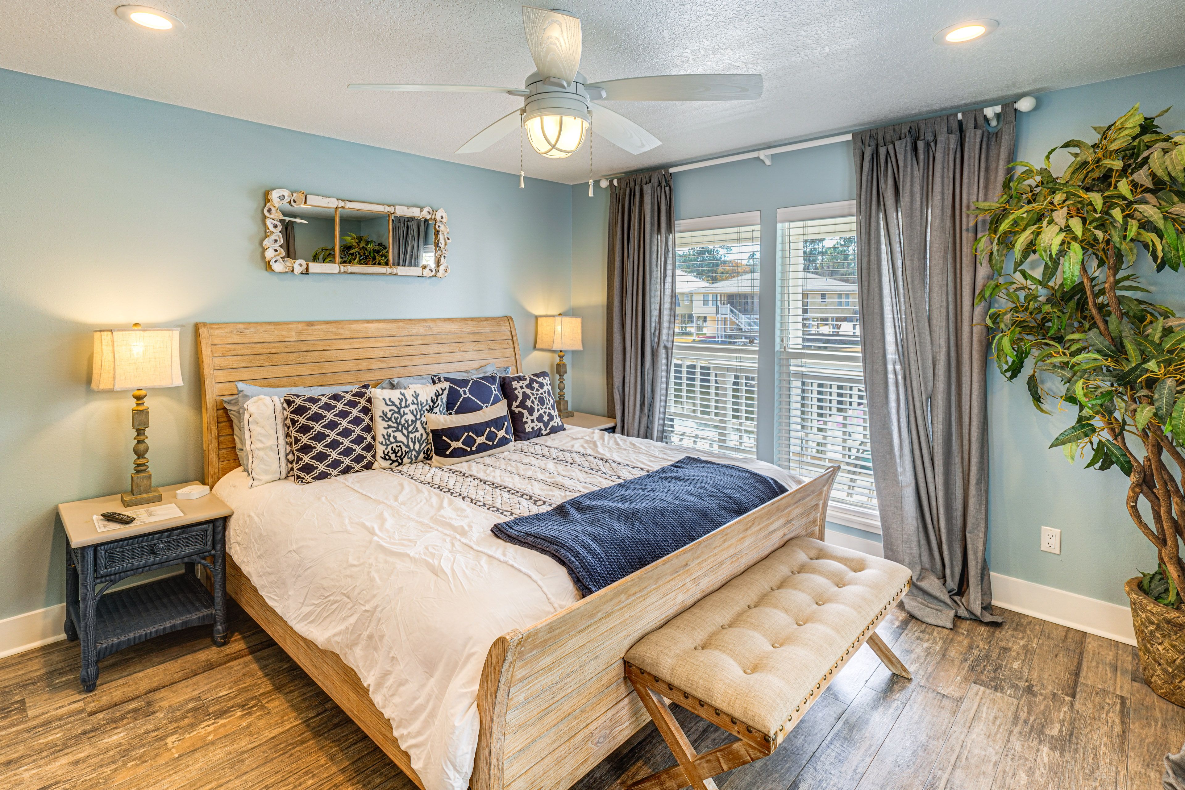 Bedroom 1 | King Bed