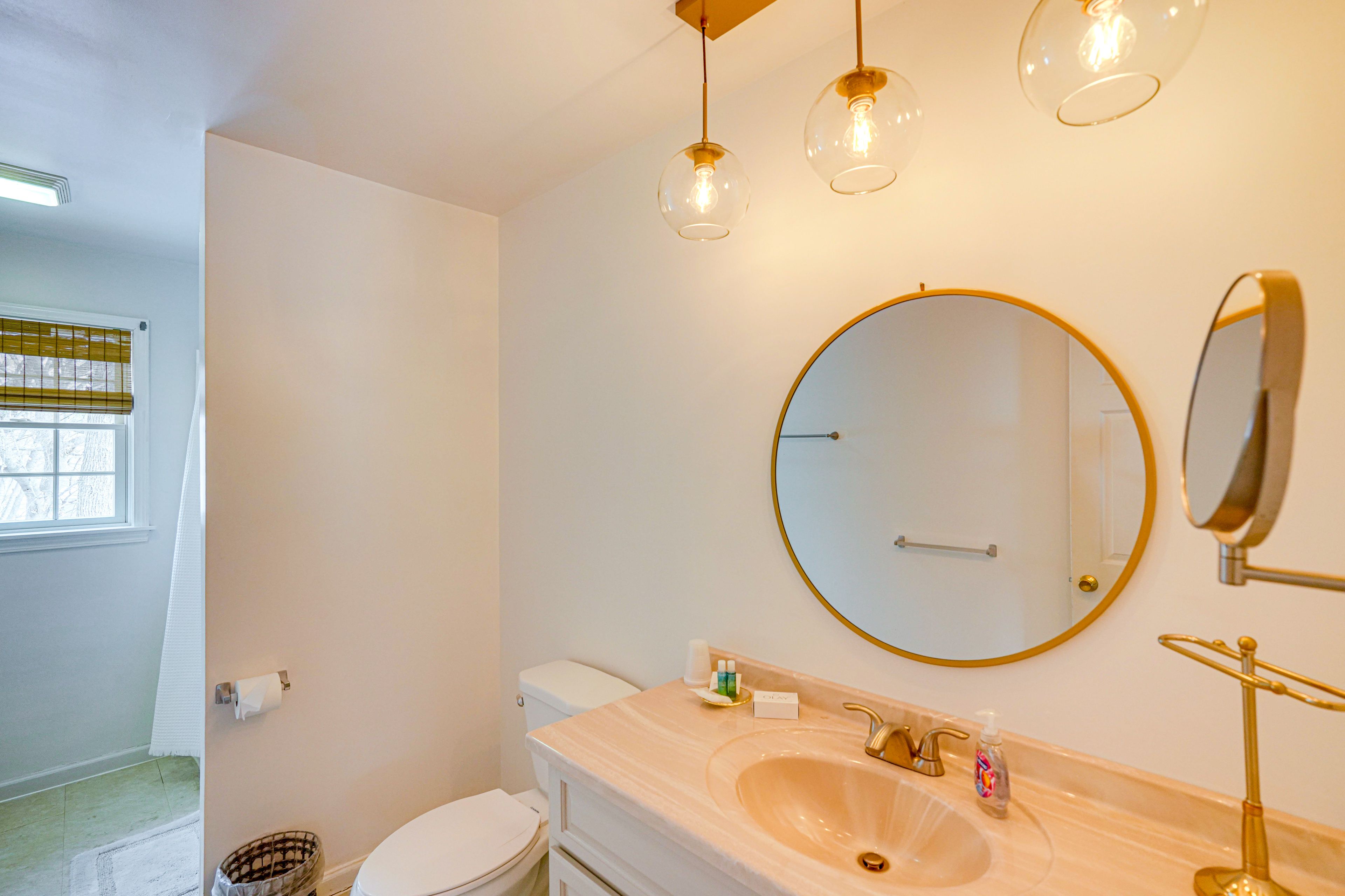 Full Bathroom | 2nd Floor