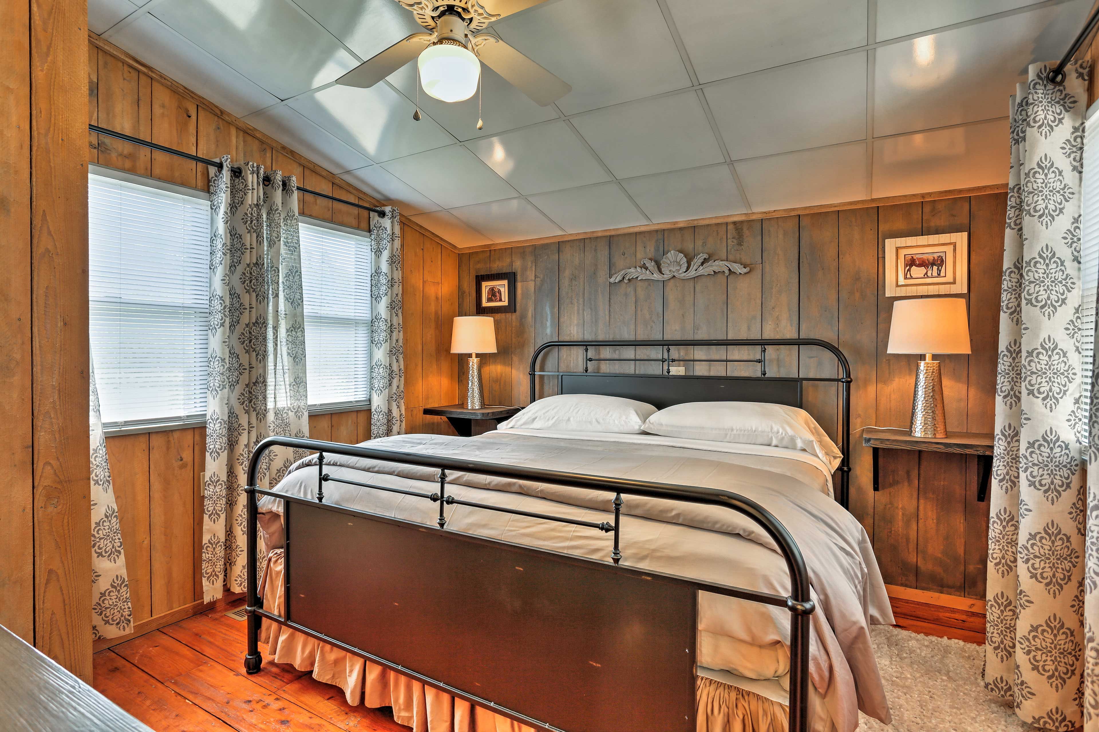 Bedroom 1 | King Bed | Linens Provided