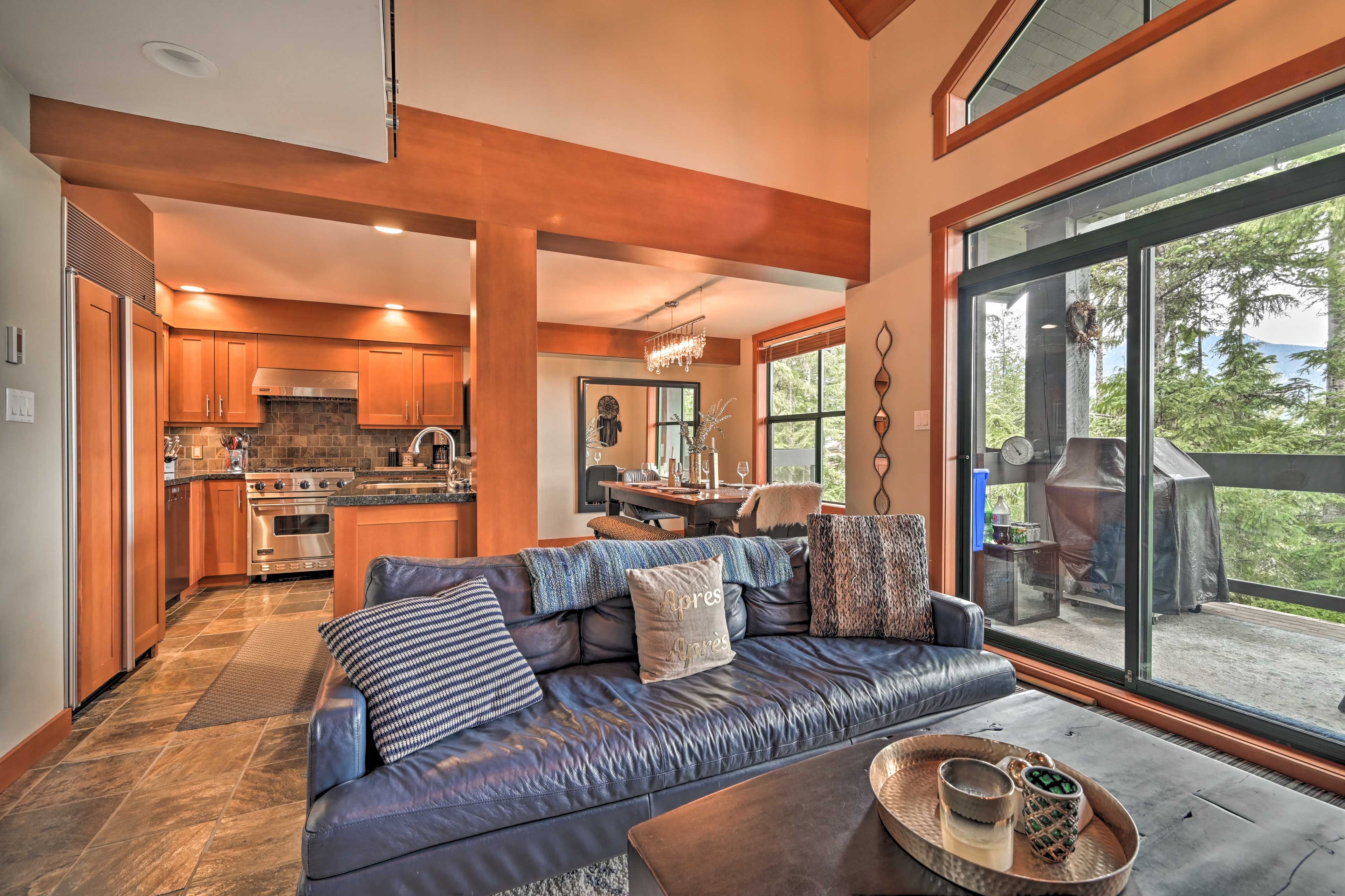 Living Room | Deck Access