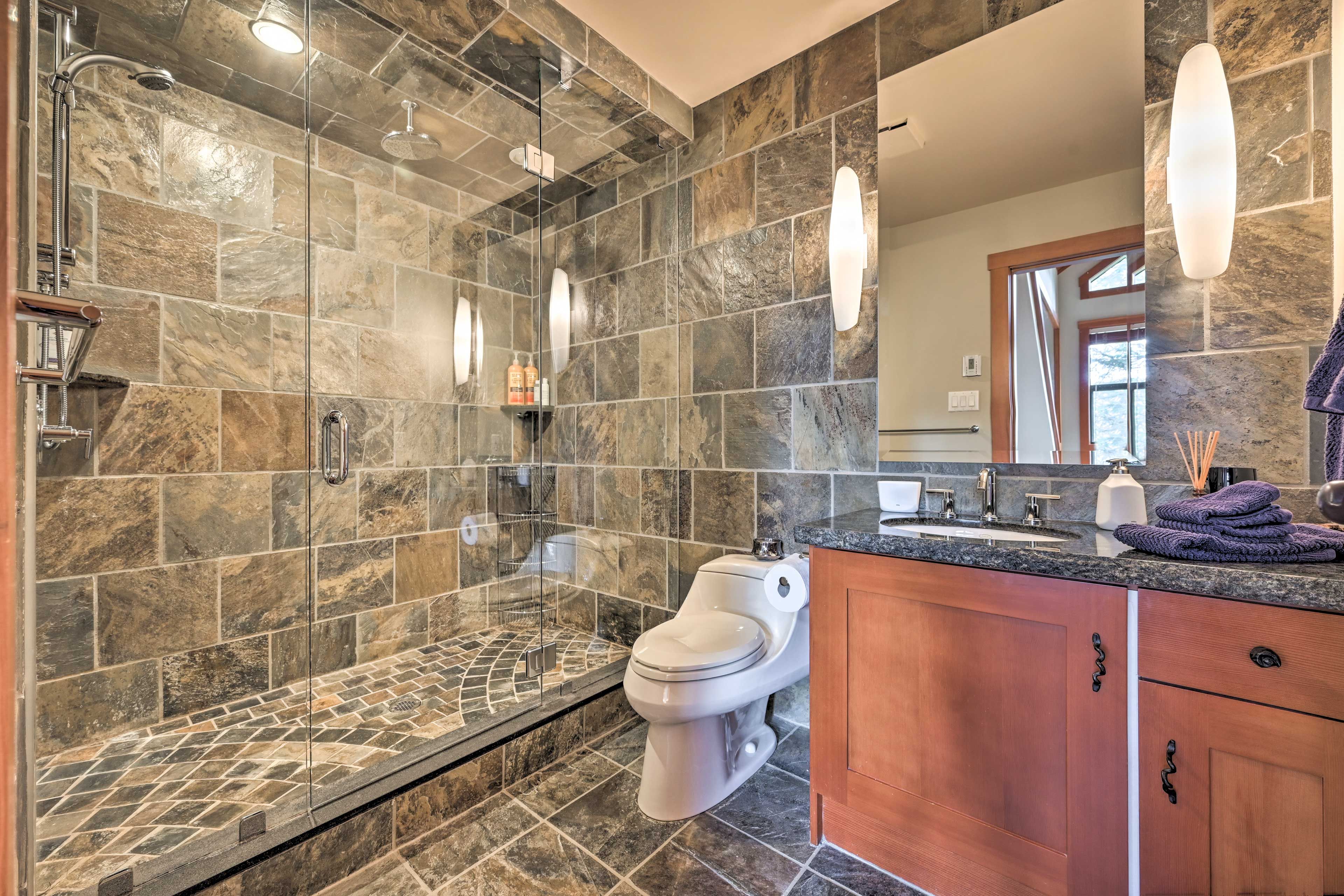 En-Suite Bathroom | Linens & Towels Provided