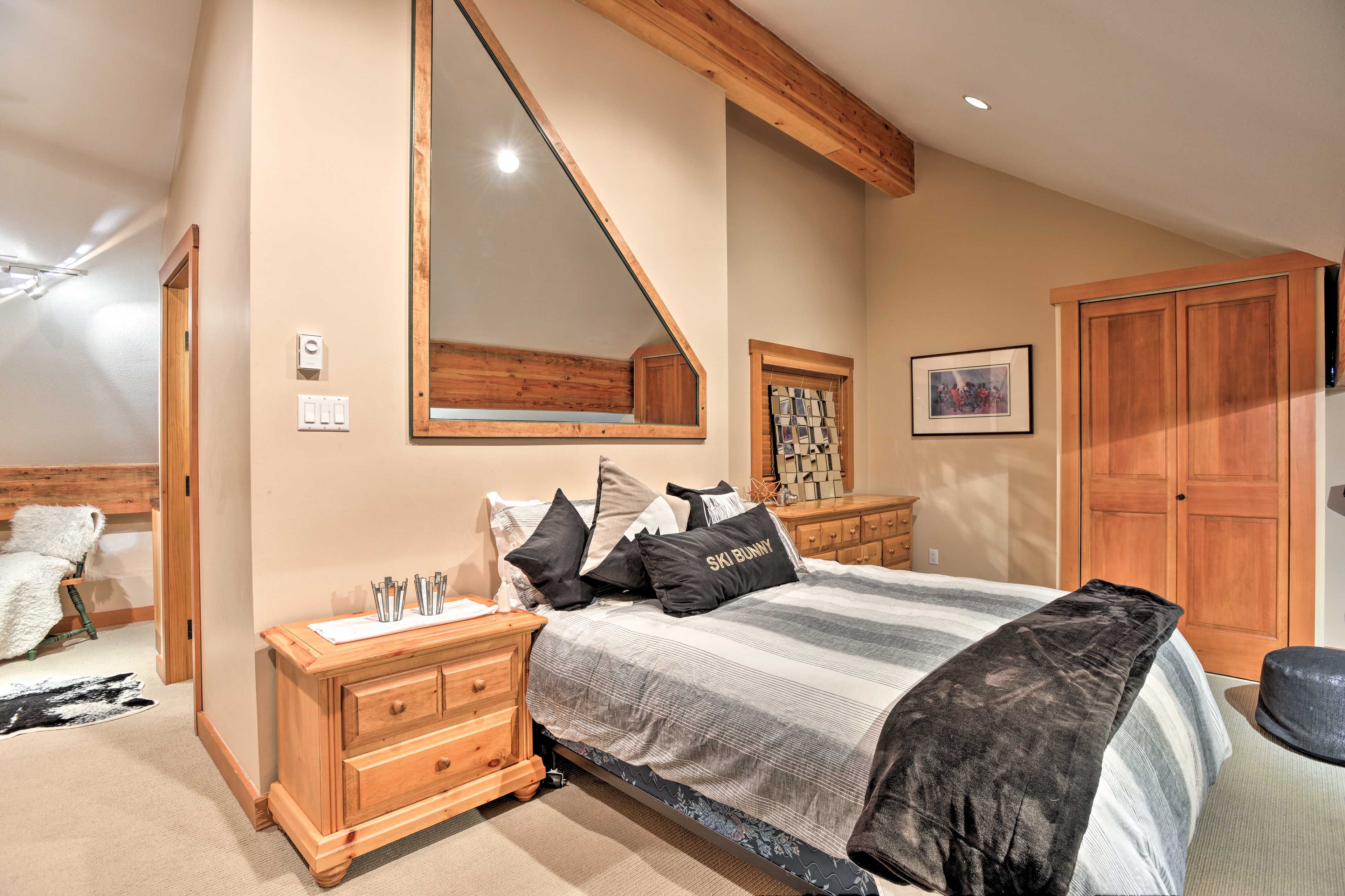 Bedroom 2 | King Bed