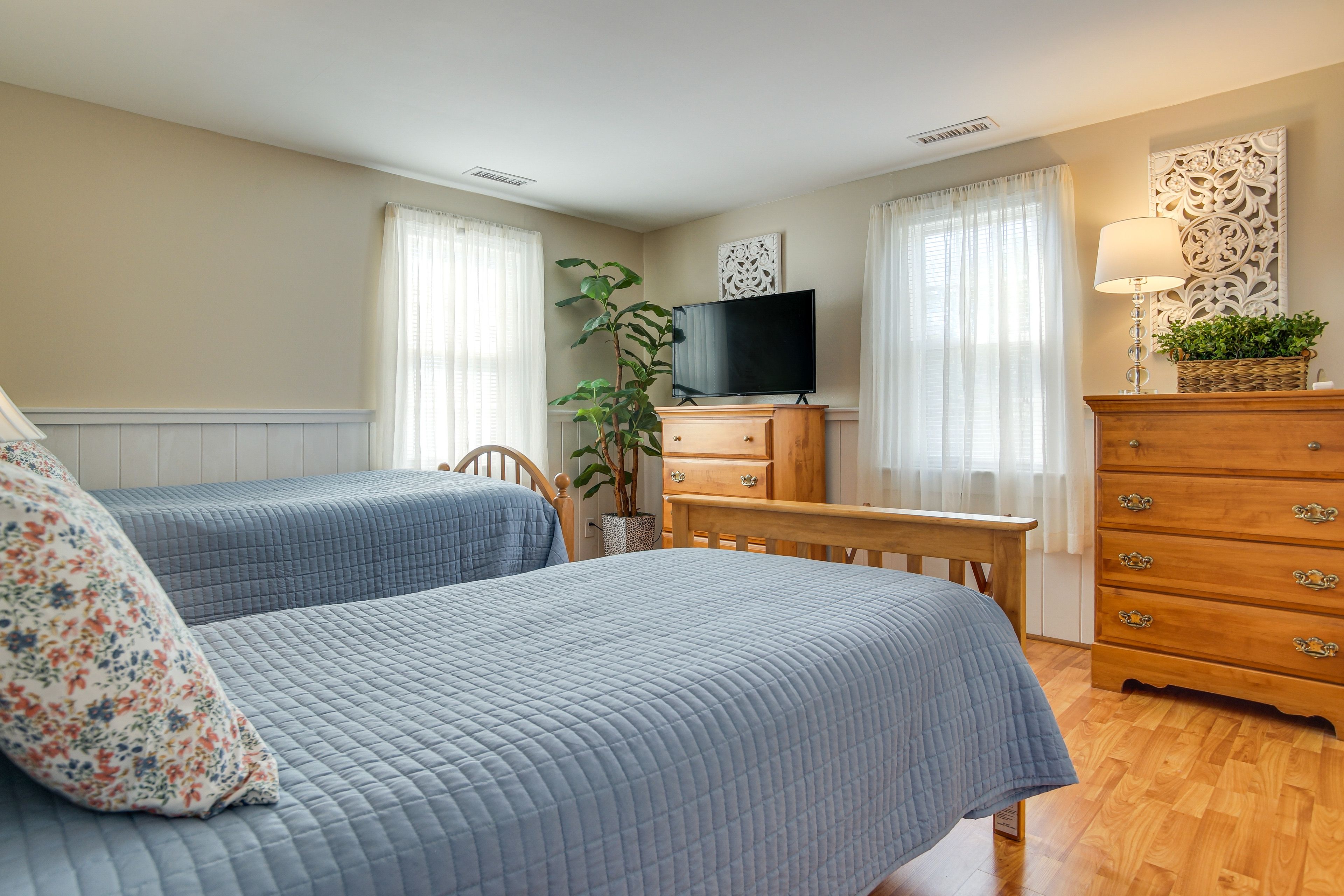 Bedroom 2 | 2 Twin Beds