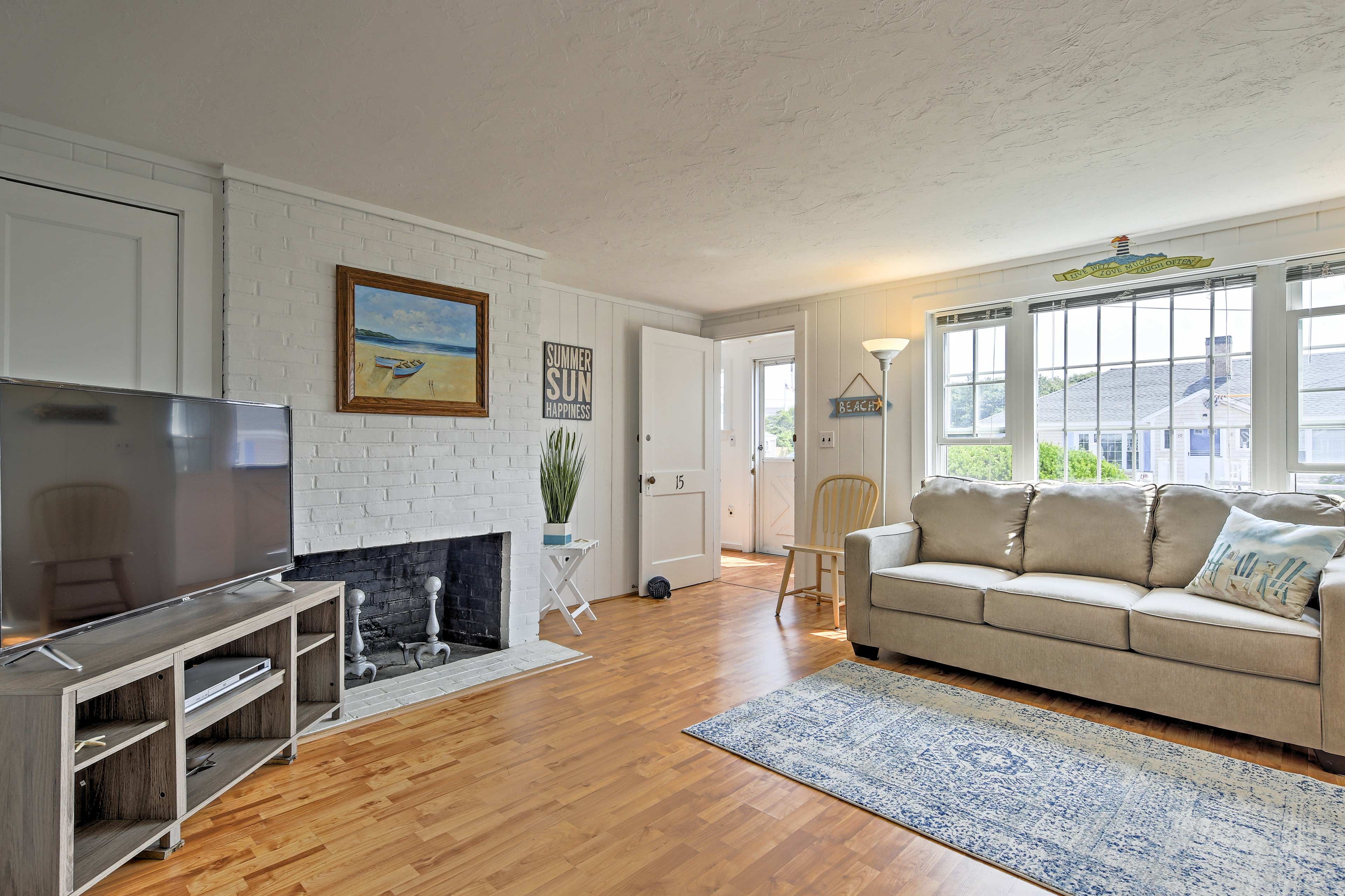 Living Room | Free WiFi | Cable TV | Sleeper Sofa | Central A/C & Heating