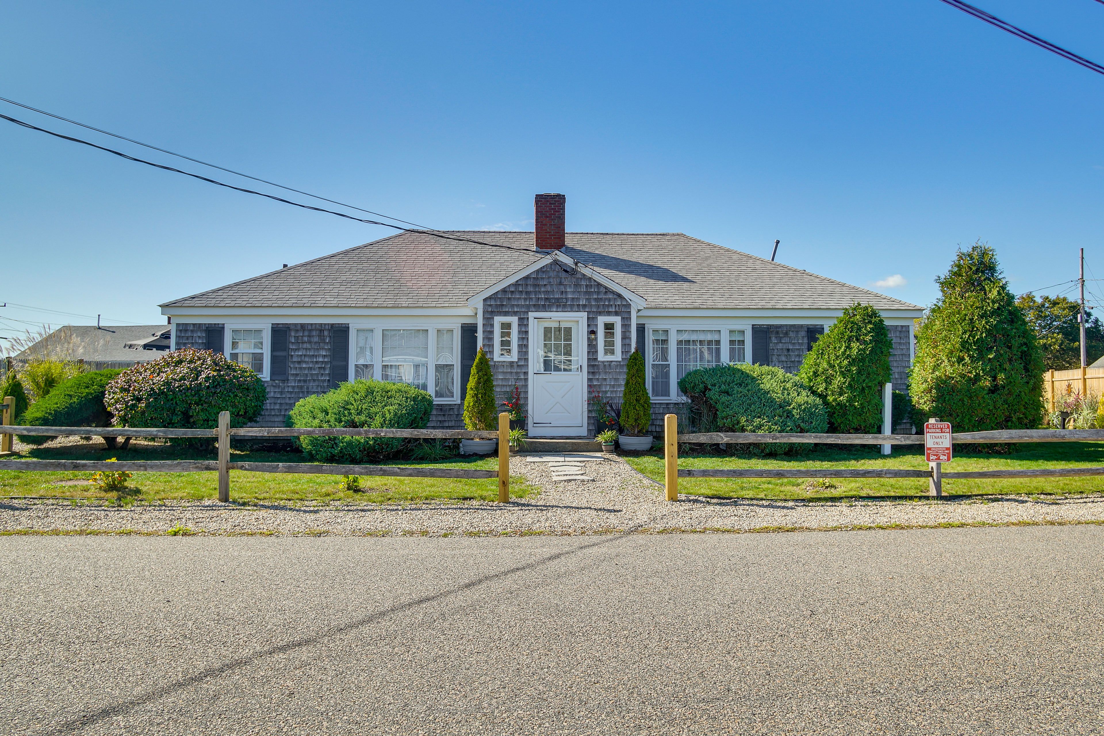 Exterior | Parking | Street Parking (2 Vehicles)