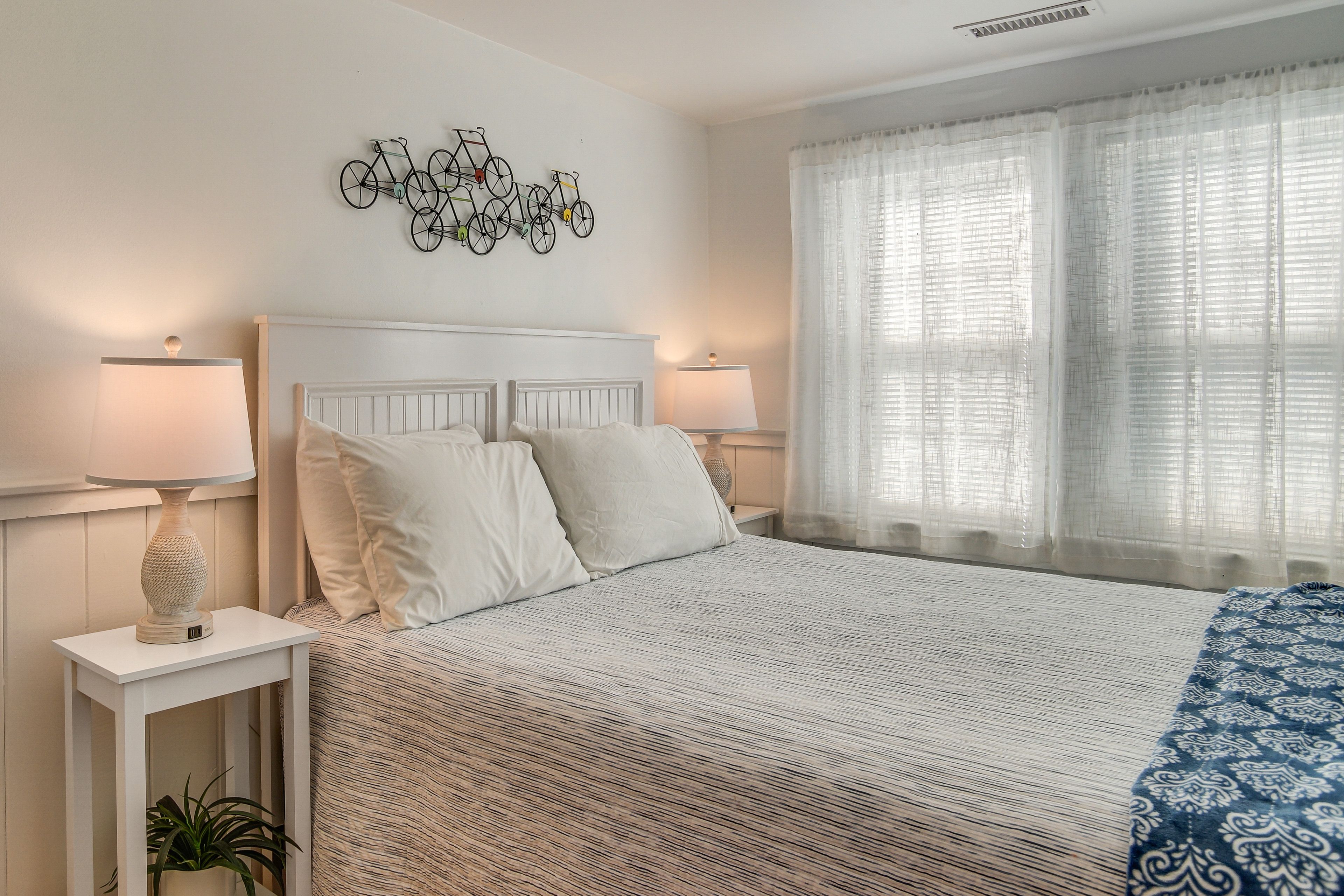 Bedroom 1 | Queen Bed | Linens Provided