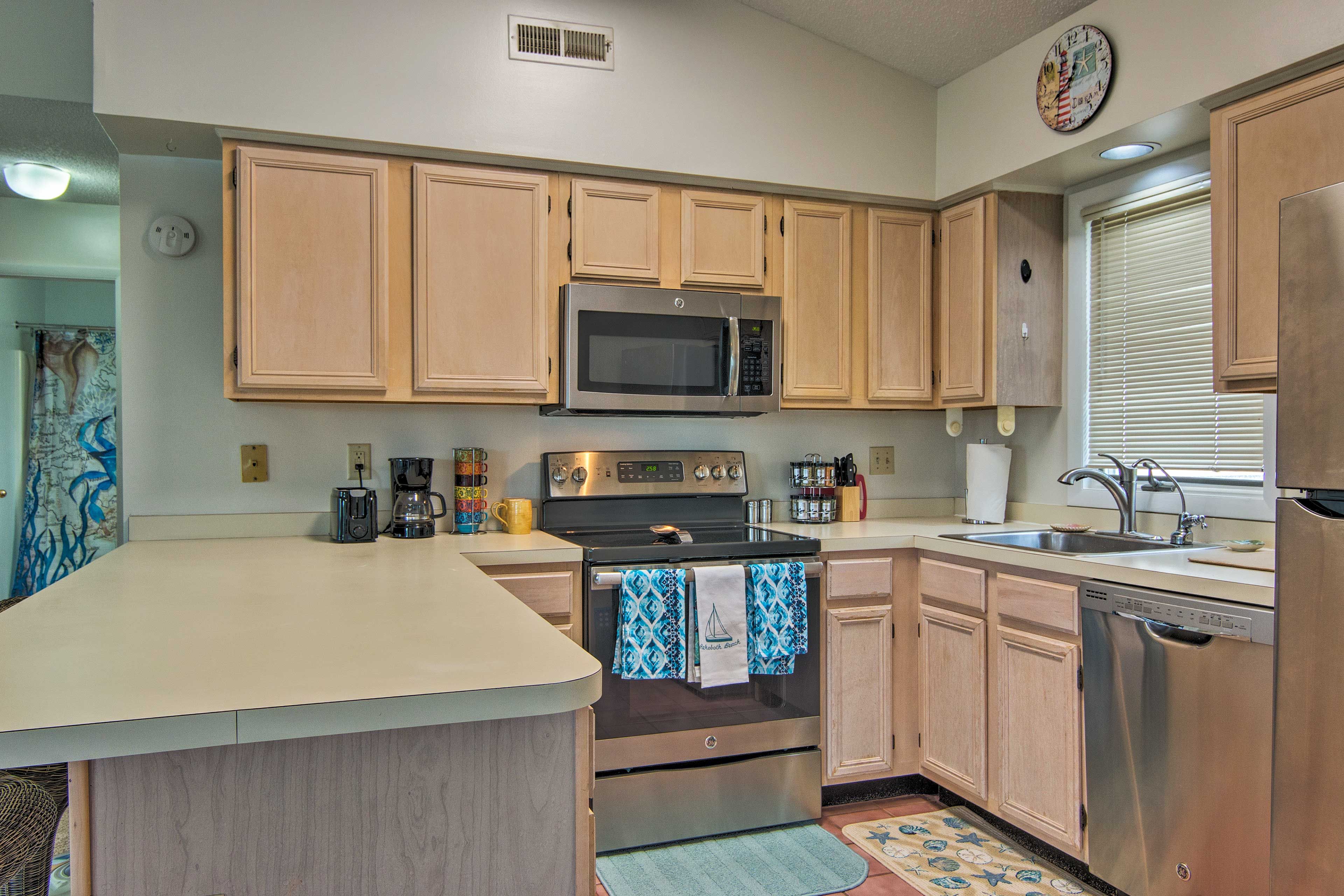 The kitchen boasts everything you need to prepare home-cooked meals.