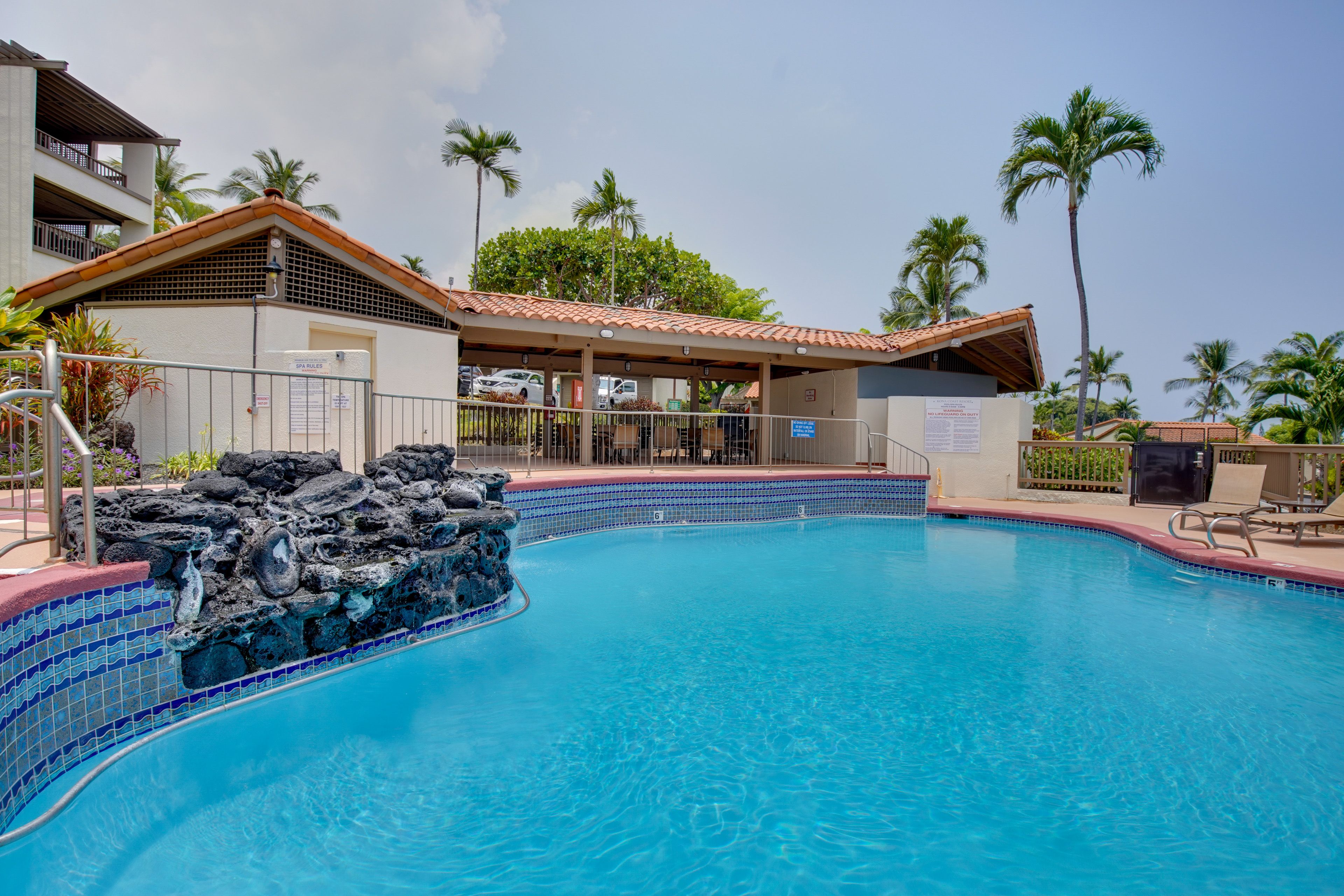 Community Amenities | Outdoor Pool