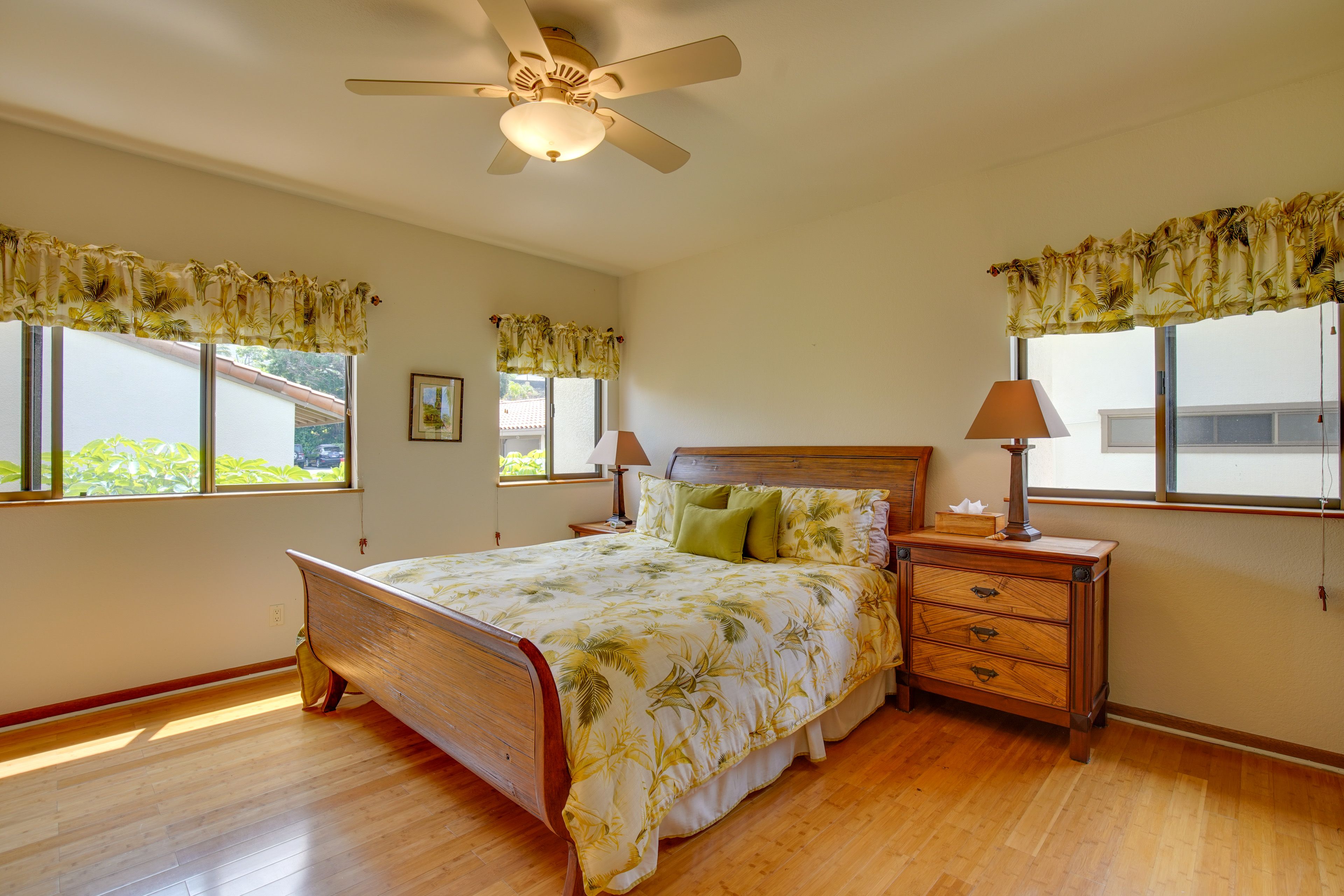 Bedroom | King Bed | Linens Provided
