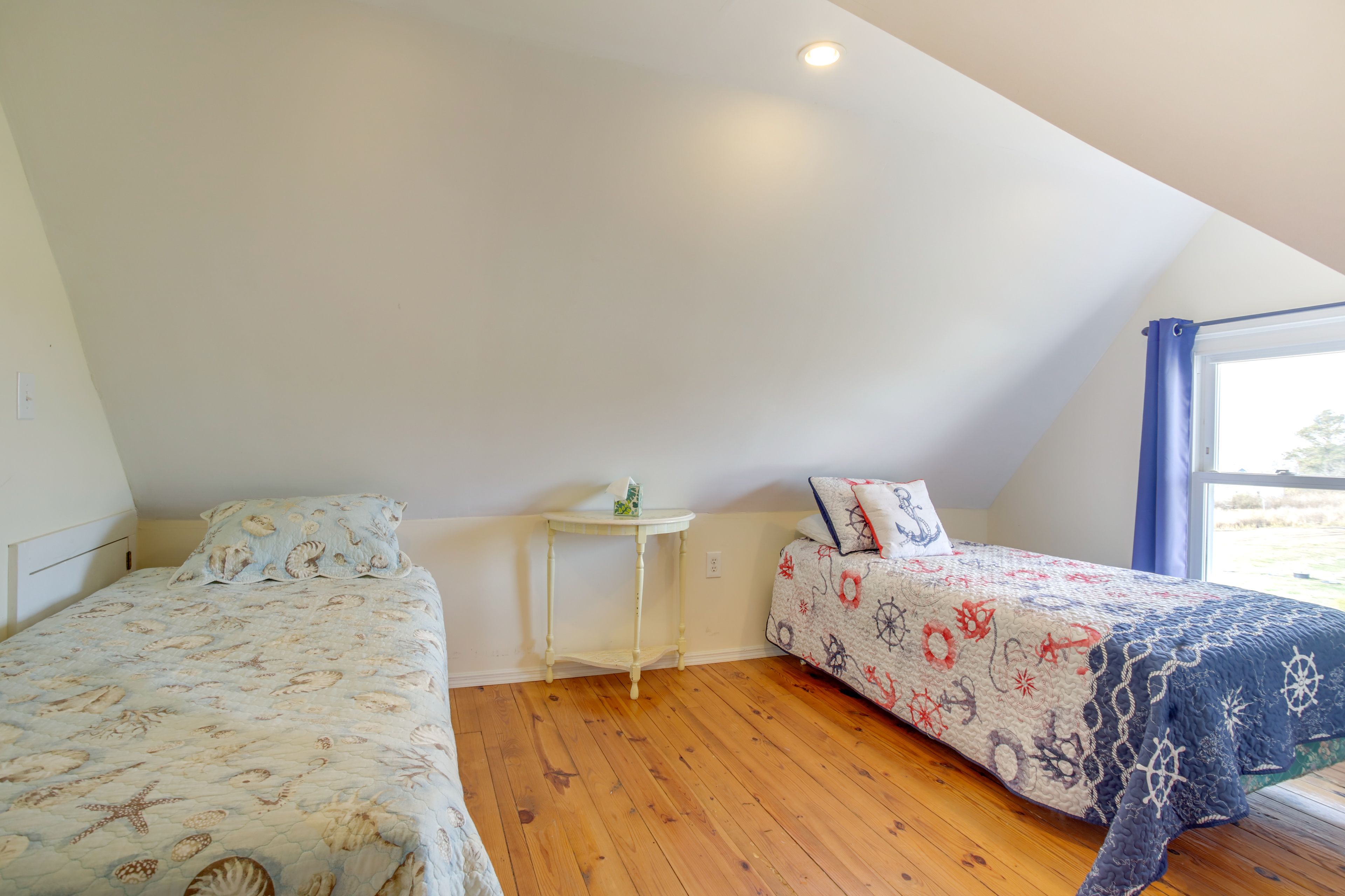Bedroom 7 | 2 Twin Beds