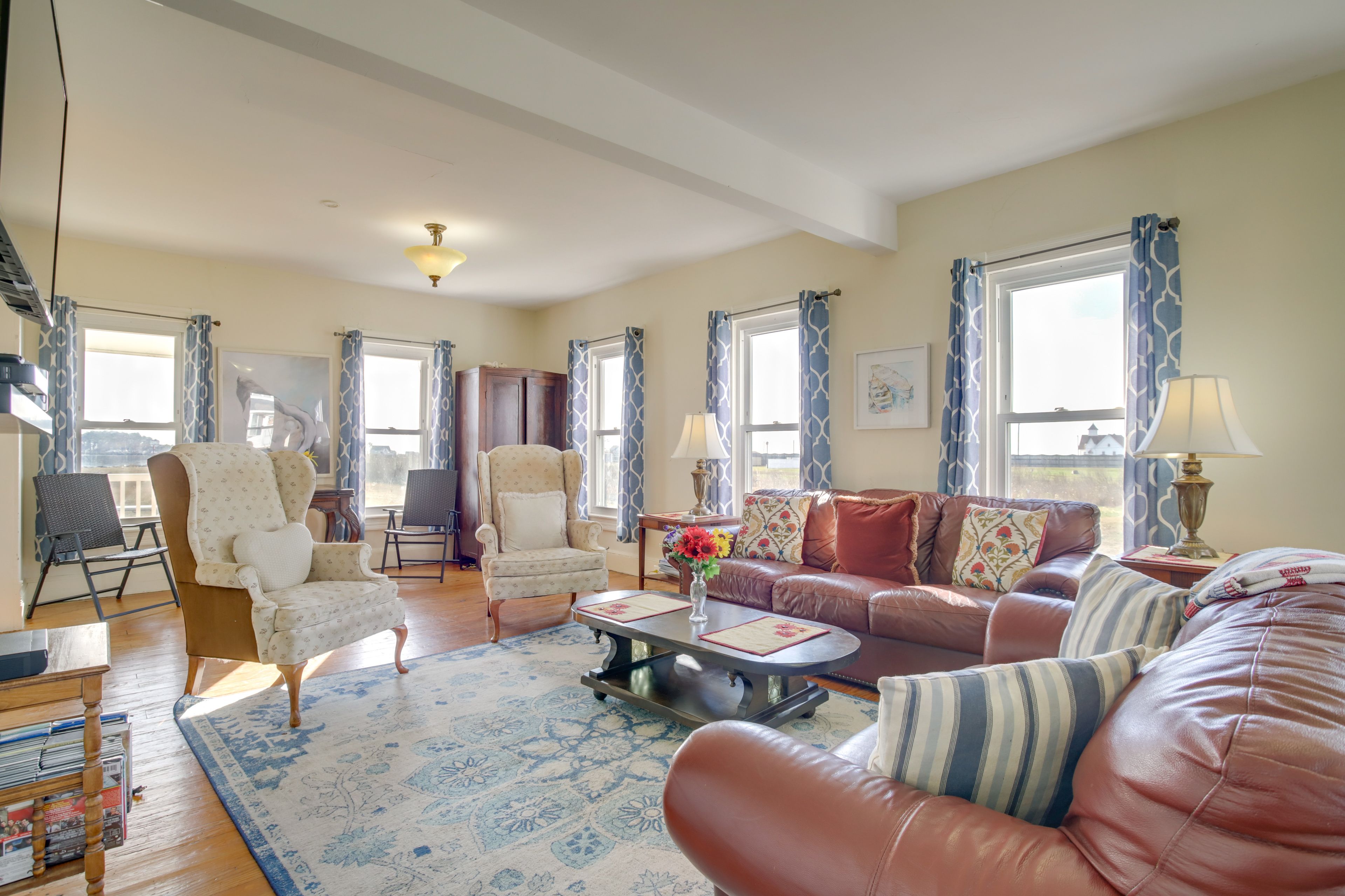 Living Room | Central A/C & Heating