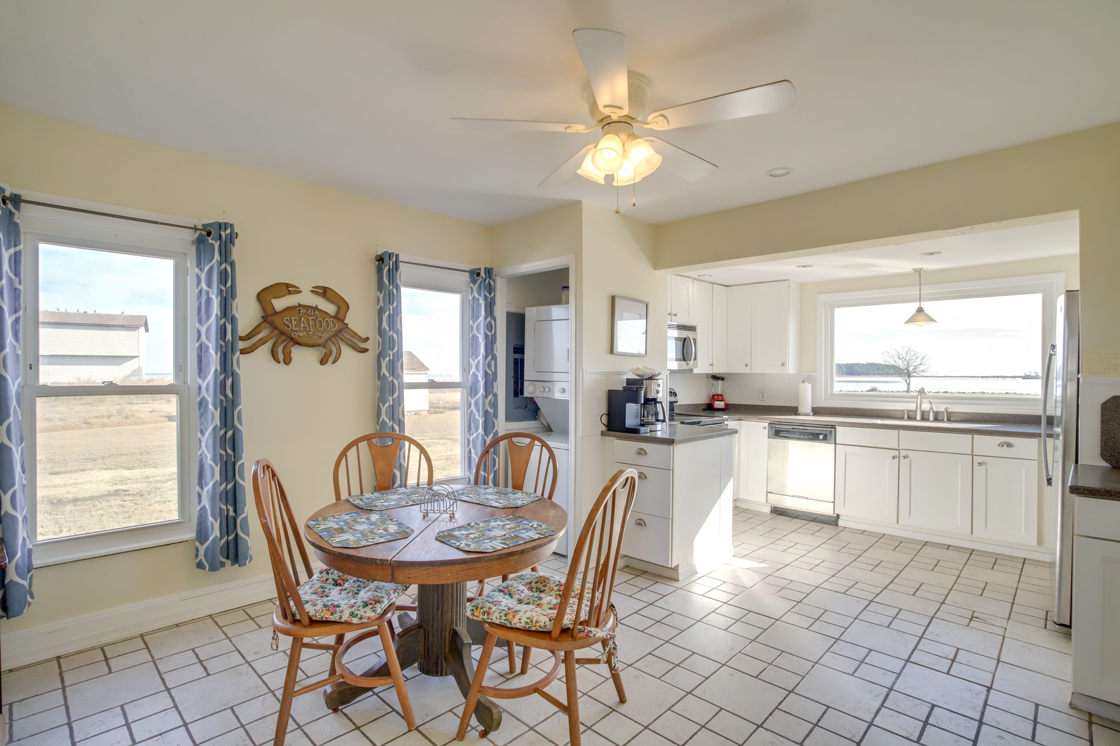 Kitchen Table | Washer & Dryer