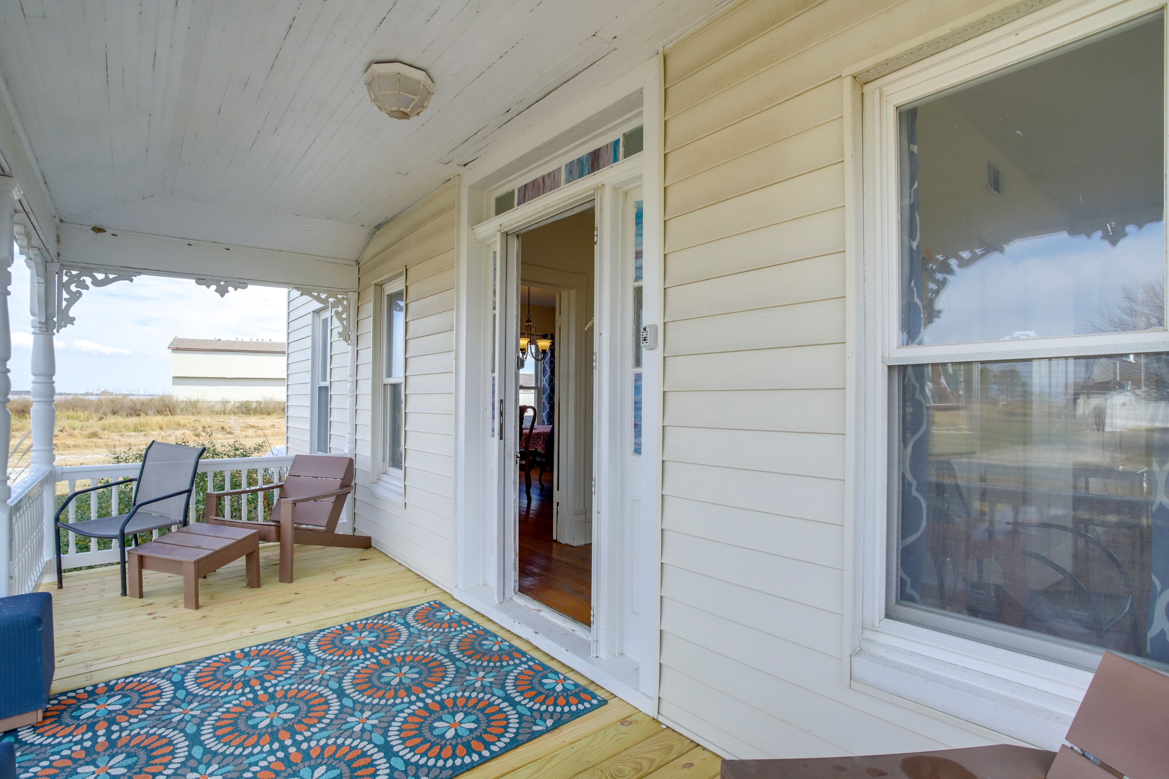 Front Porch | Entry