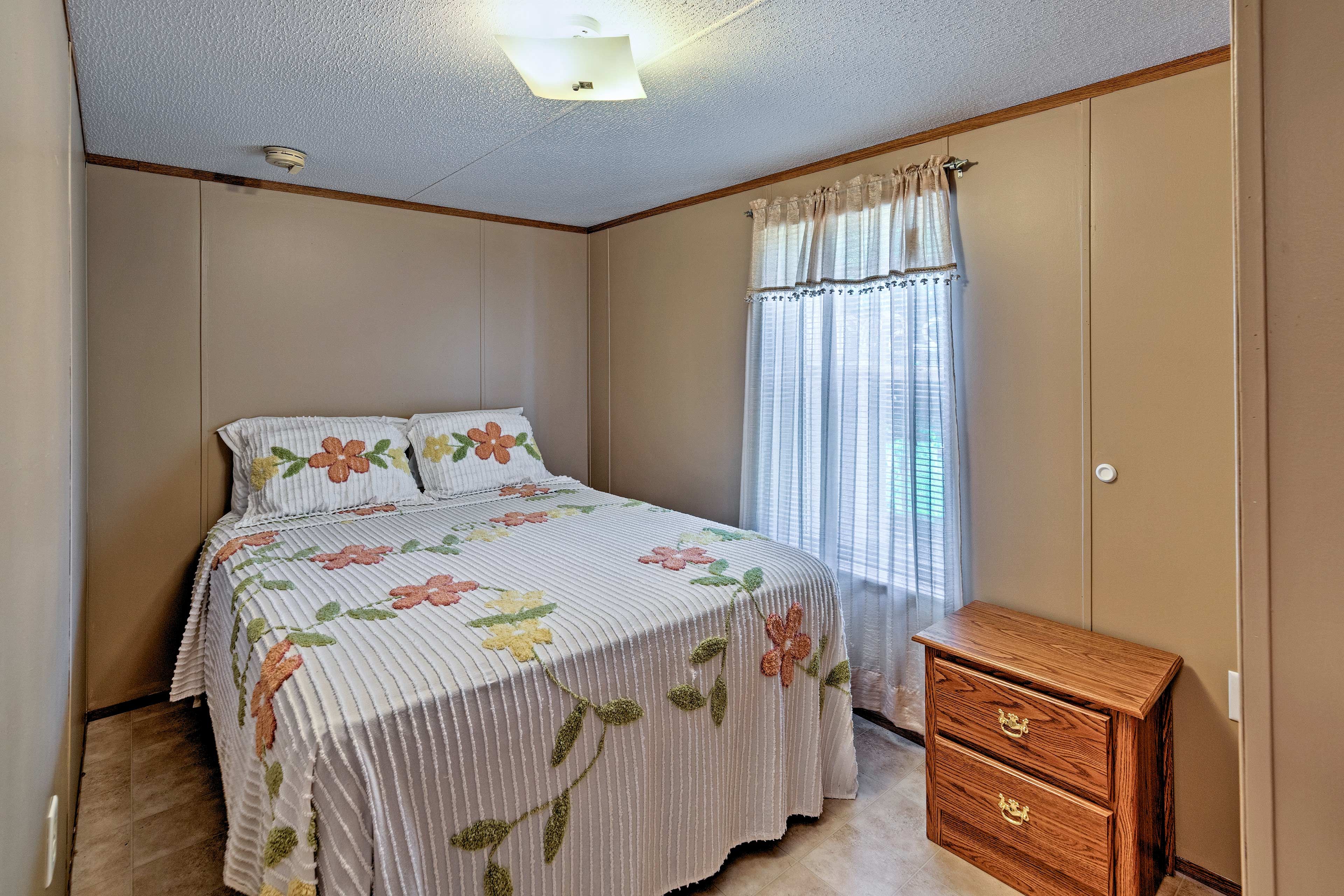 Bedroom 2 | Queen Bed