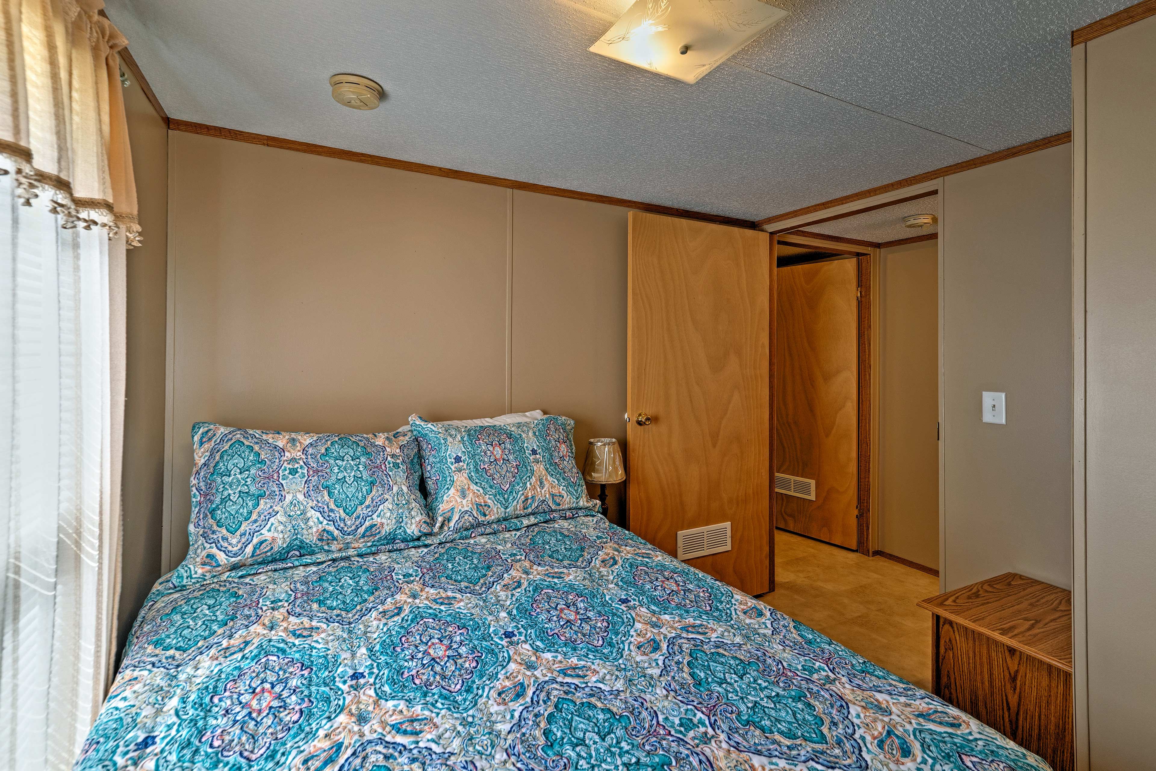 Bedroom 3 | Queen Bed