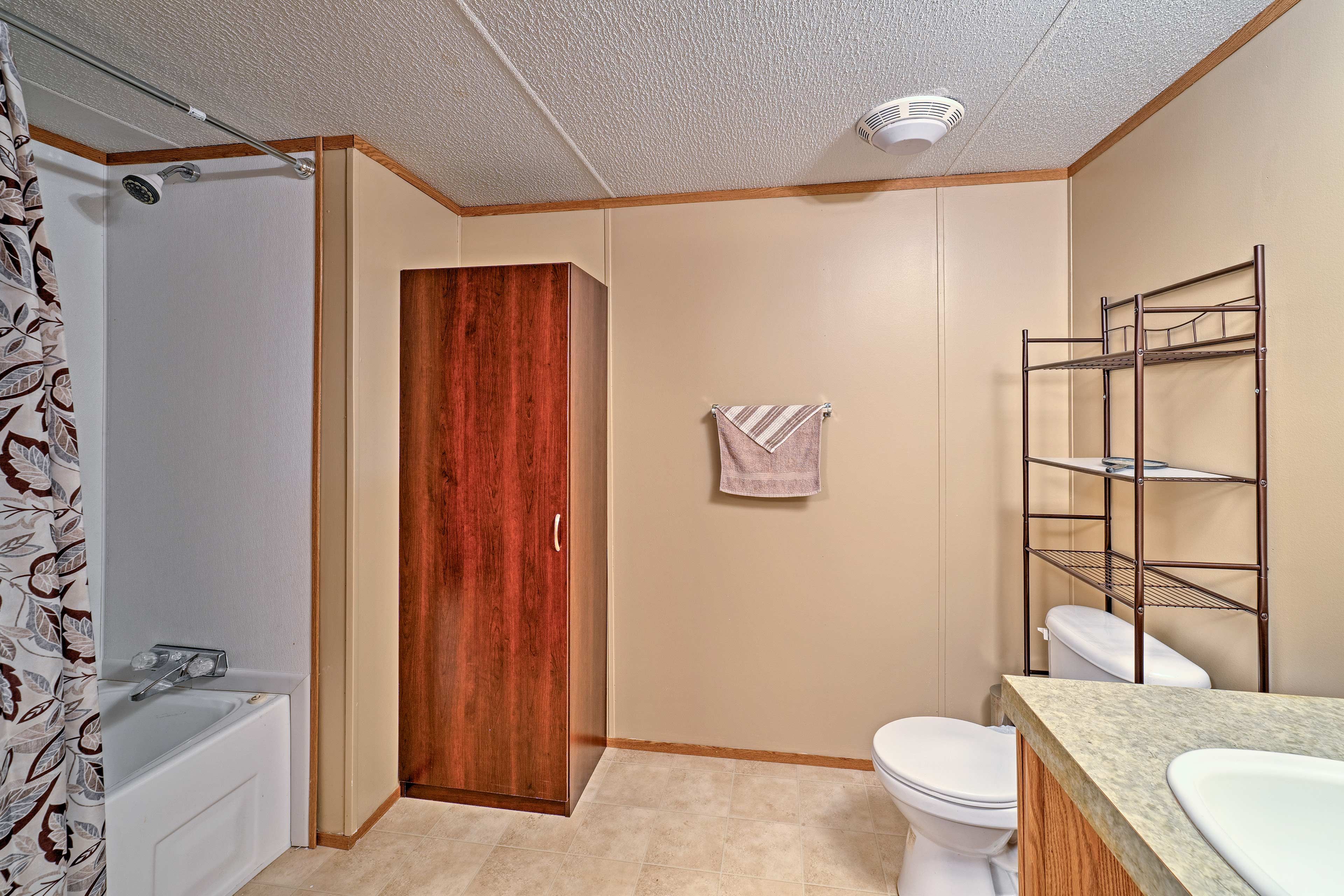 Bathroom | Linens & Towels Provided