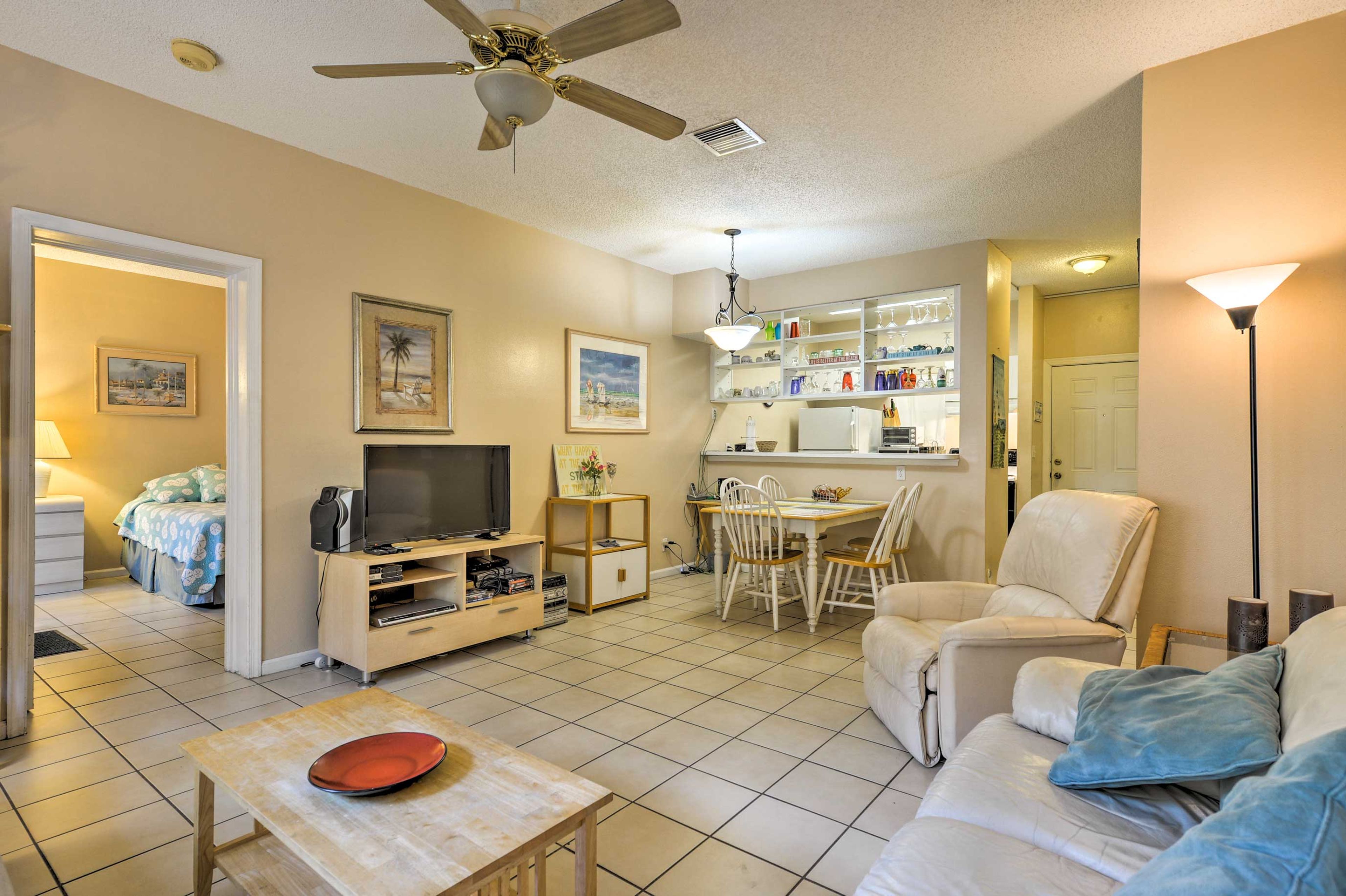Living Room | Free WiFi | Step-Free Entry | Sleeper Sofa