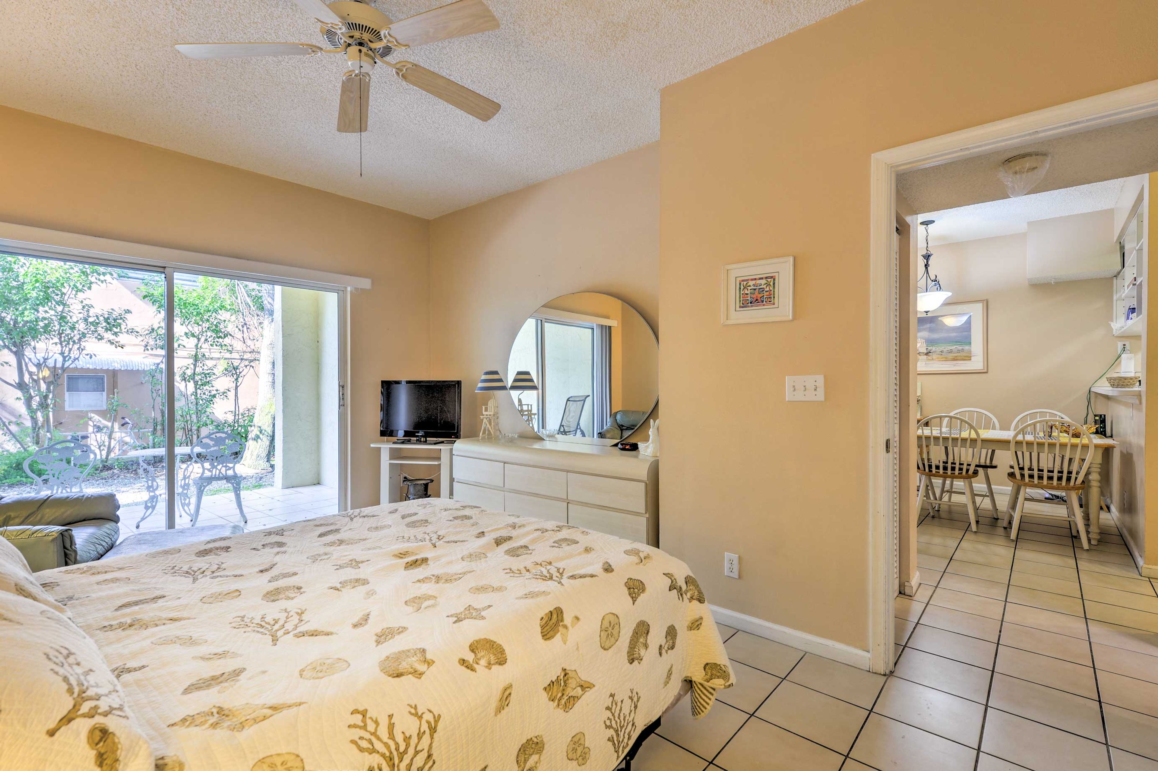 Bedroom 2 | Queen Bed
