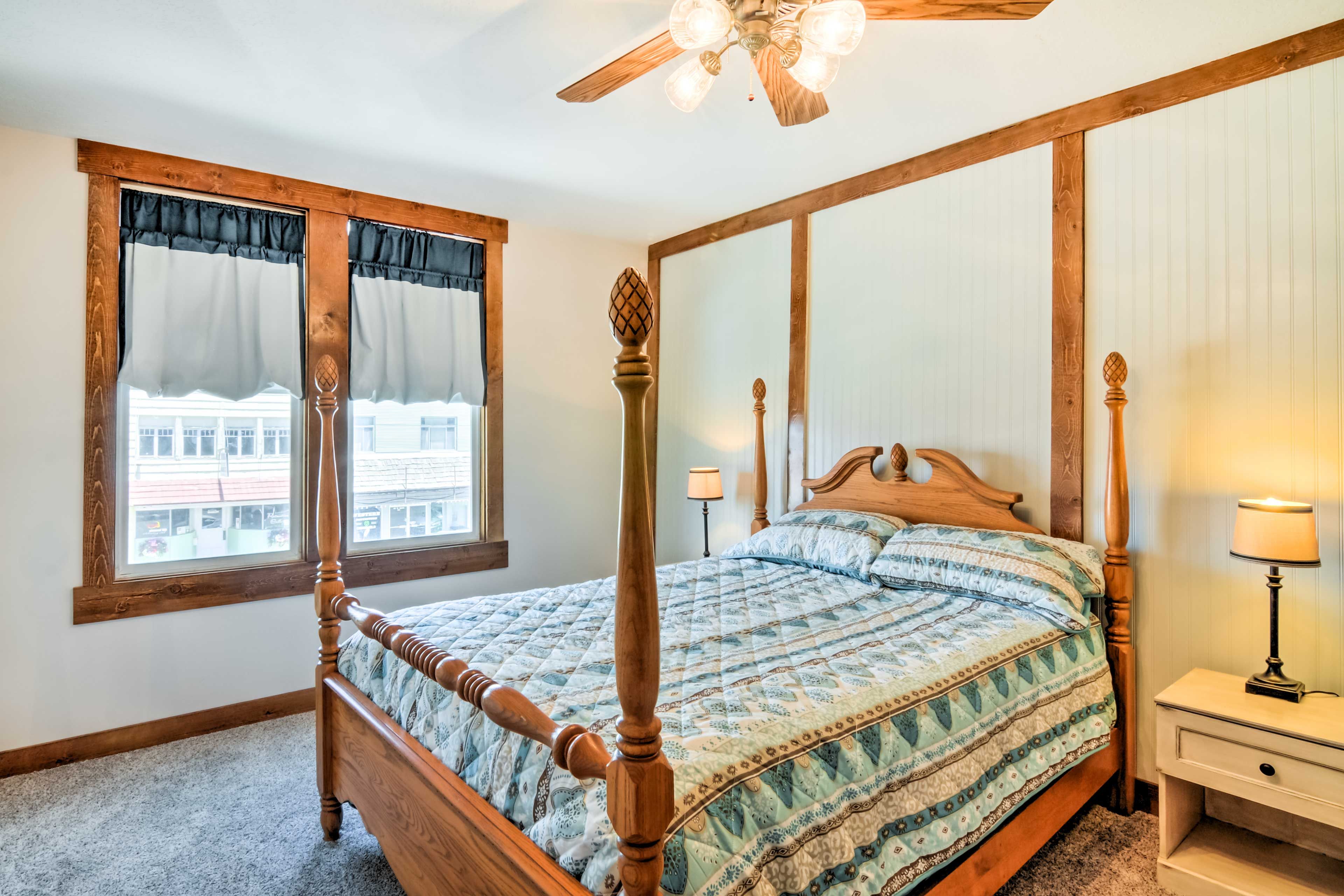 Bedroom 2 | Queen Bed