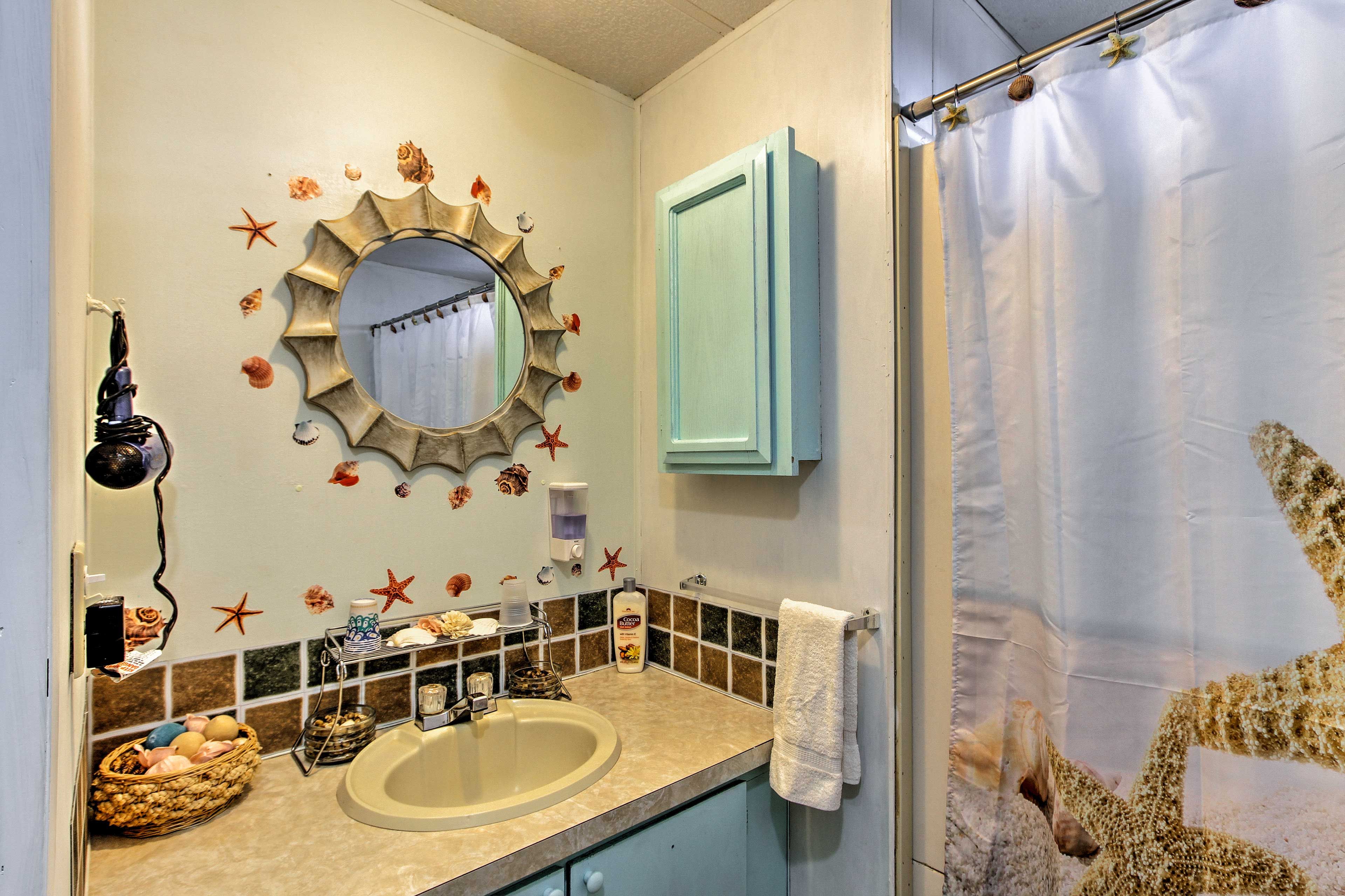 Bathroom | Towels Provided | In-Unit Laundry Machines