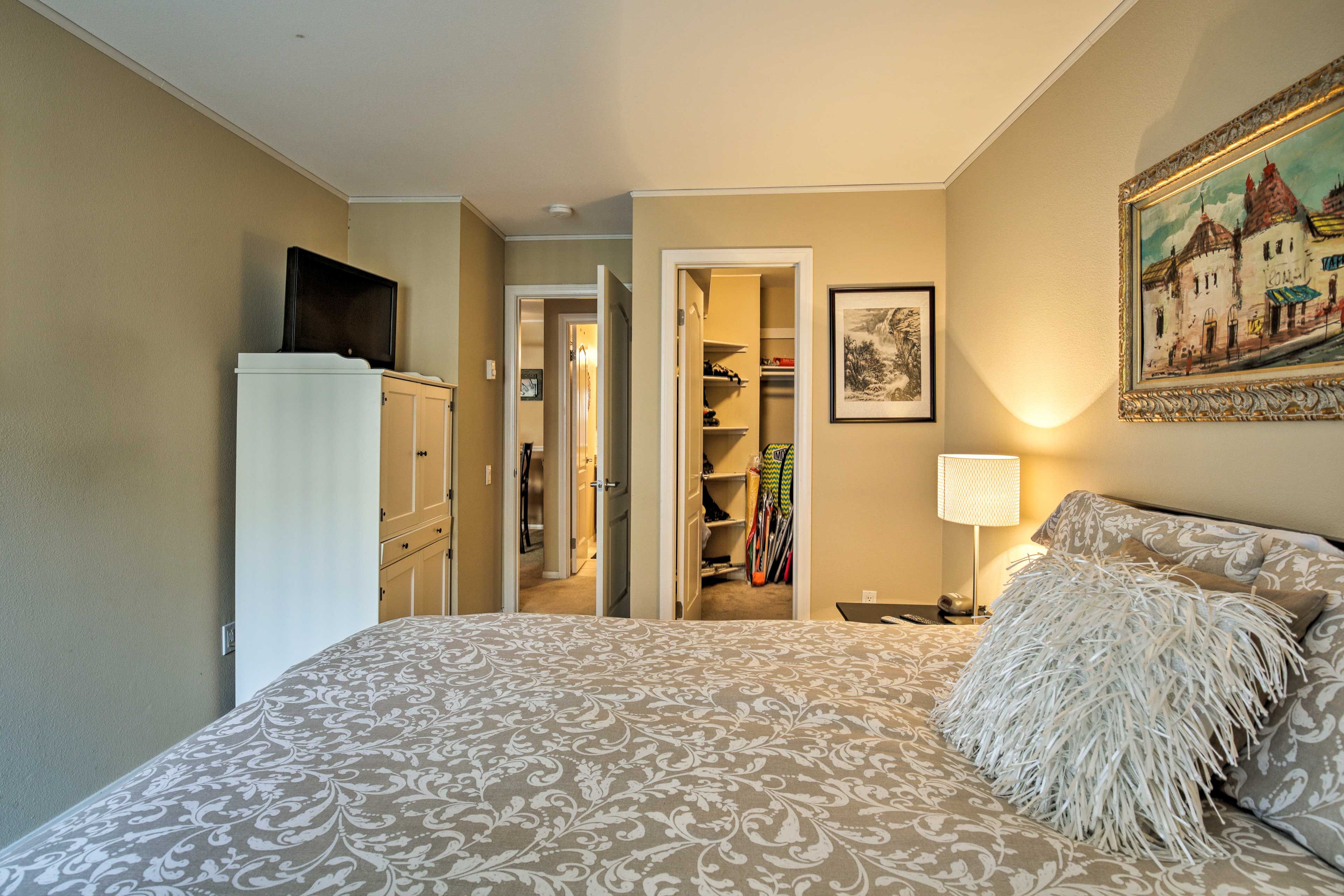 Store your vacation essentials with ease in the spacious closet.
