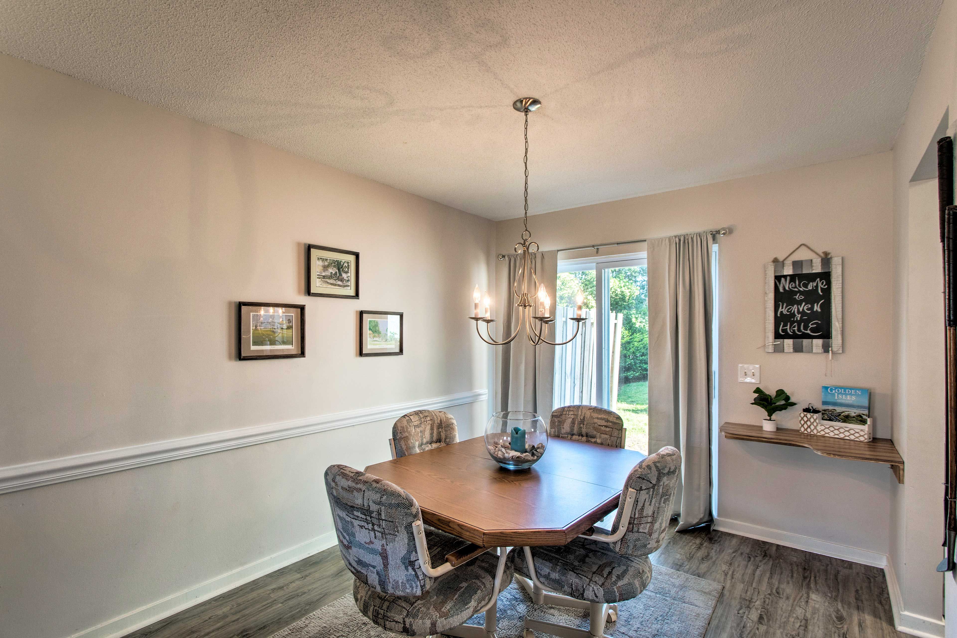 Dining Room | 4-Person Dining Table