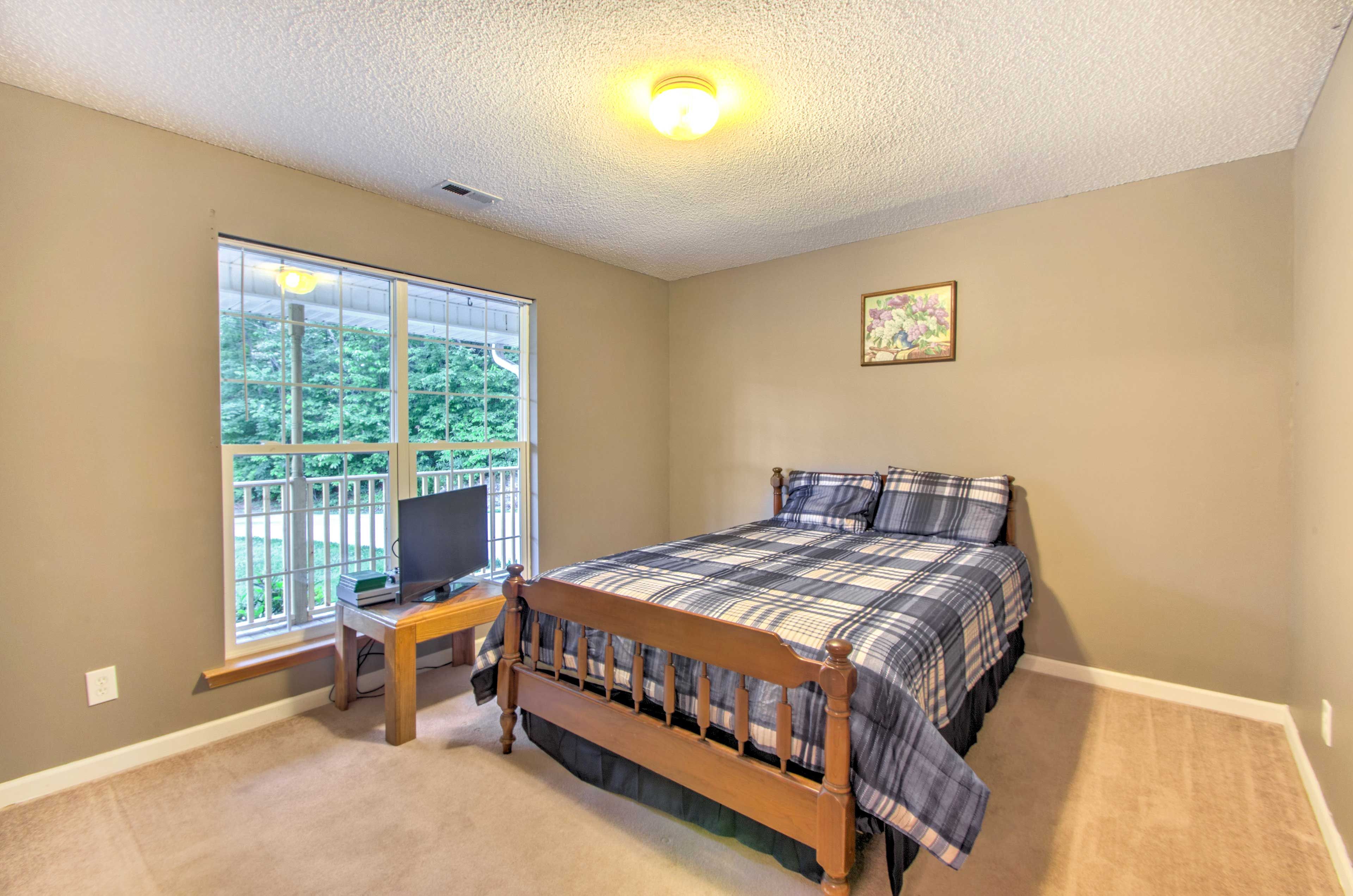 Bedroom 3 | Queen Bed | Satellite TV