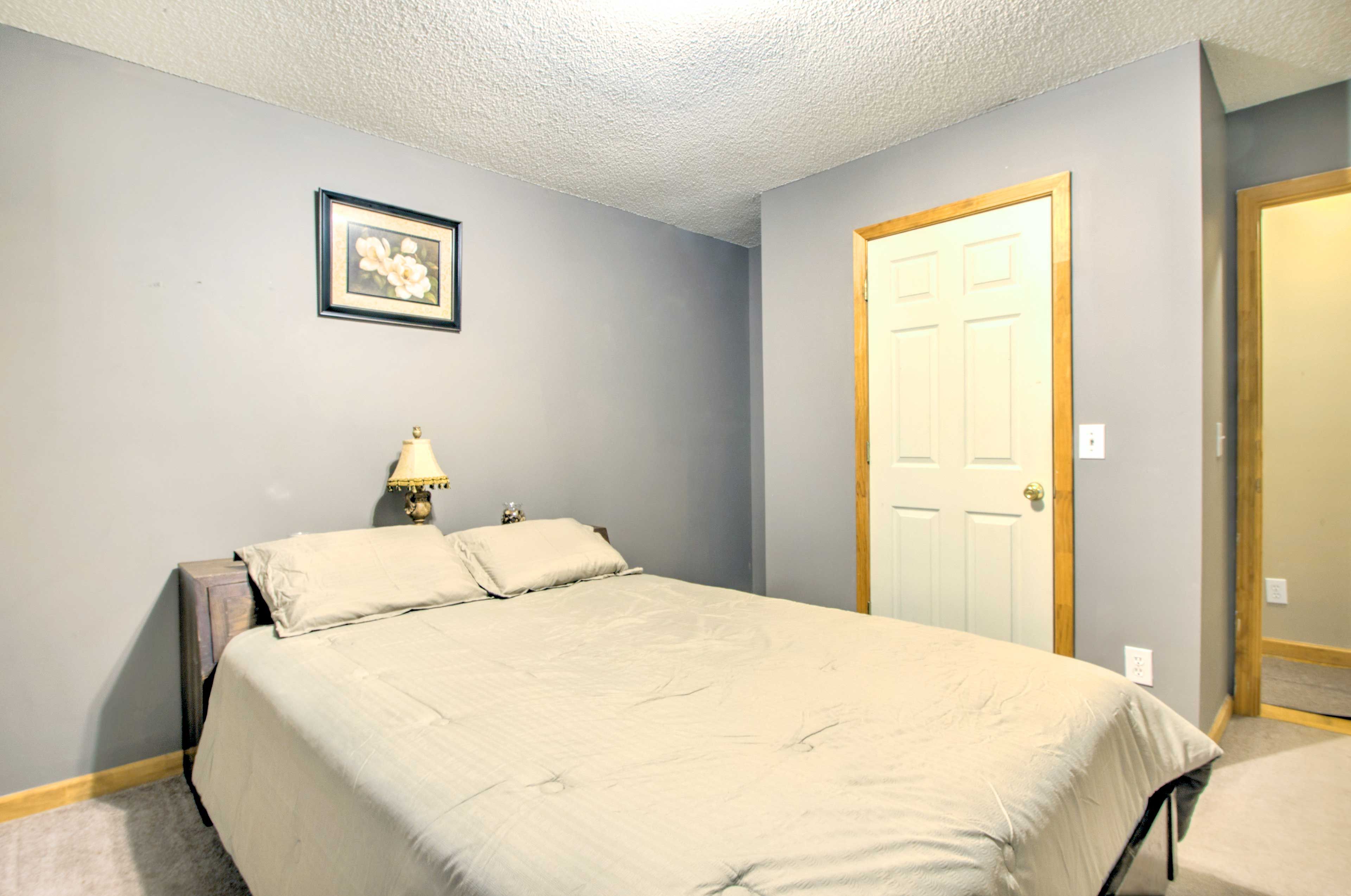 Bedroom 2 | Queen Bed