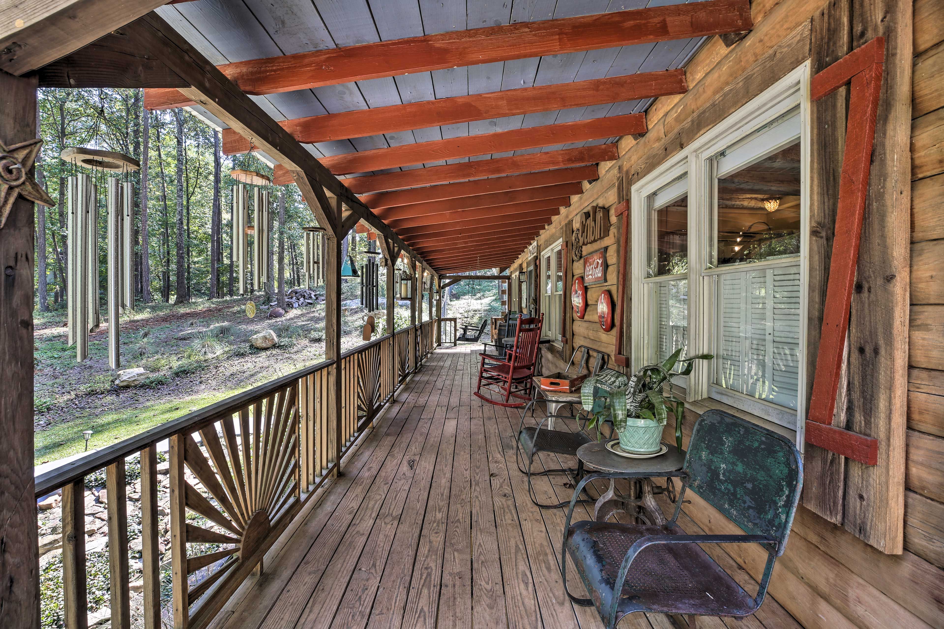 Cabin Exterior | Covered Porch