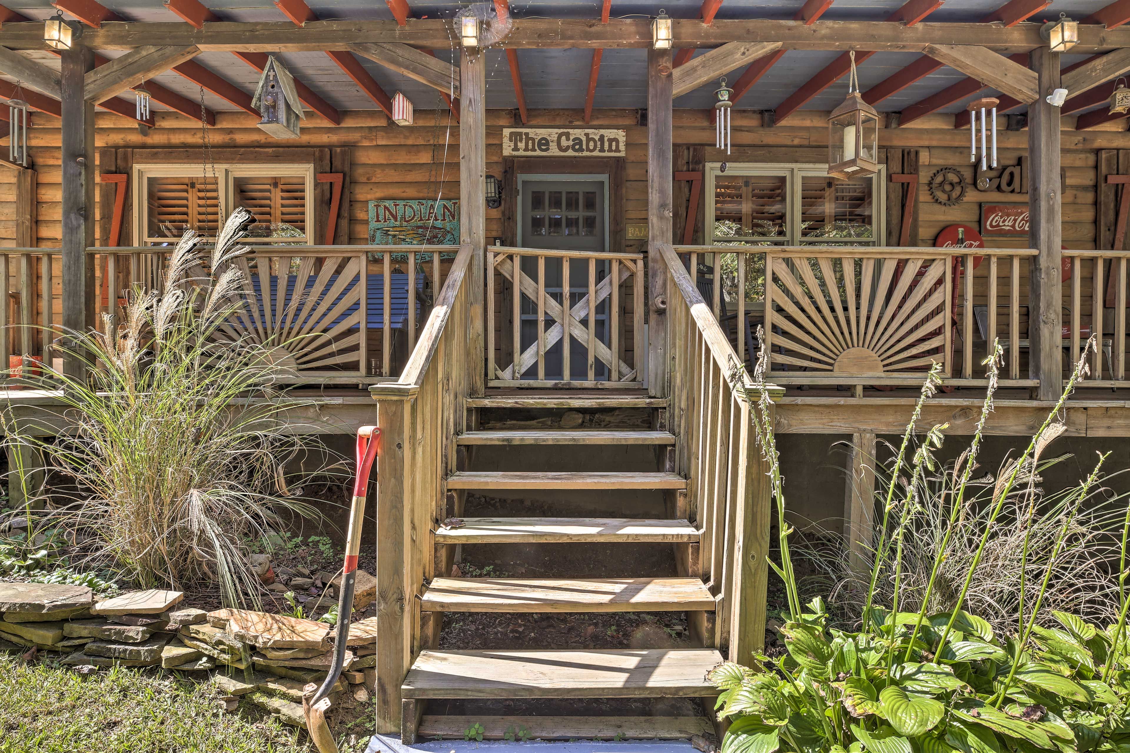 Cabin Exterior | Stairs to Front Door