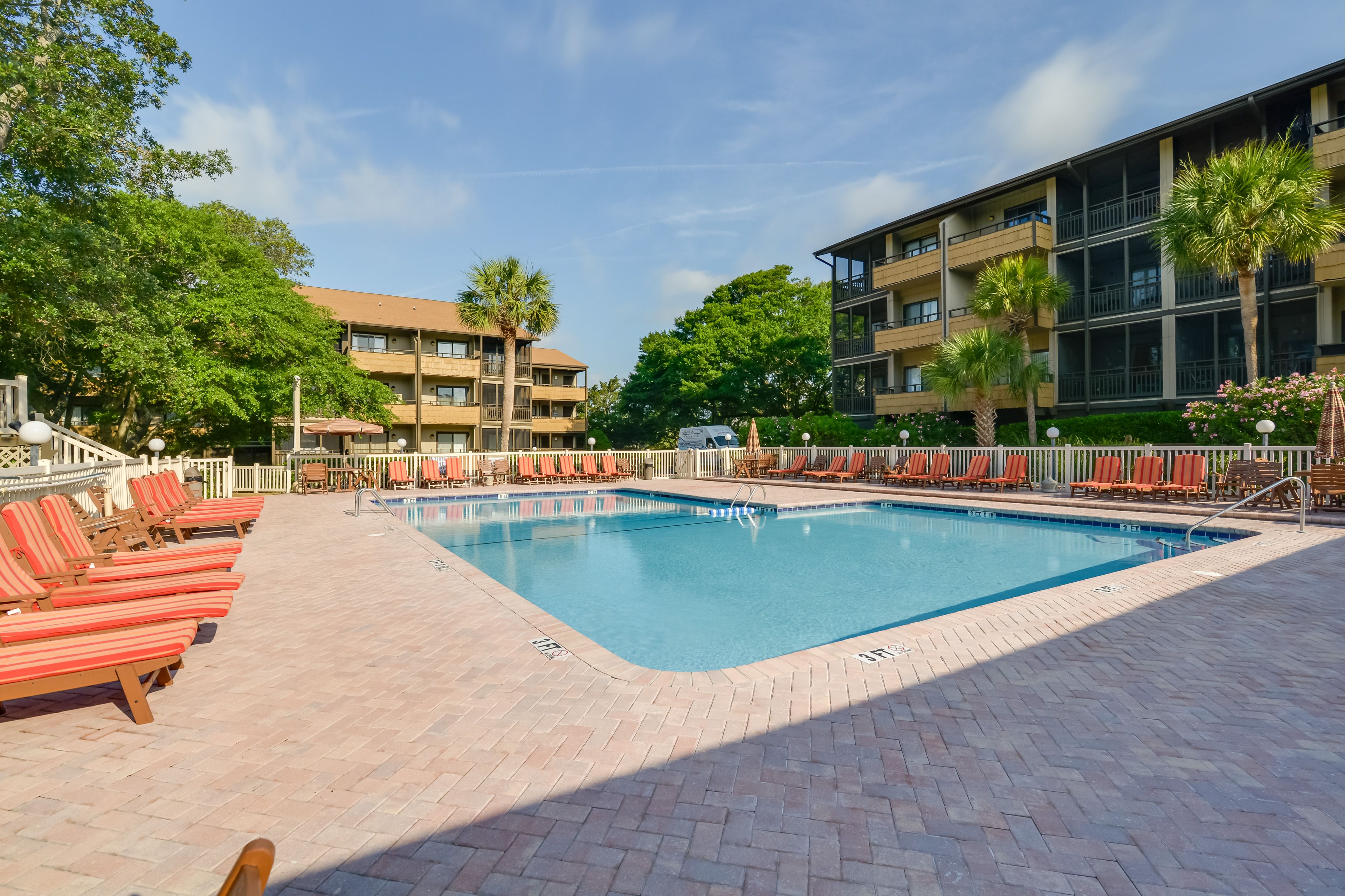 Mariner’s Cove | Community Amenities | Outdoor Pool