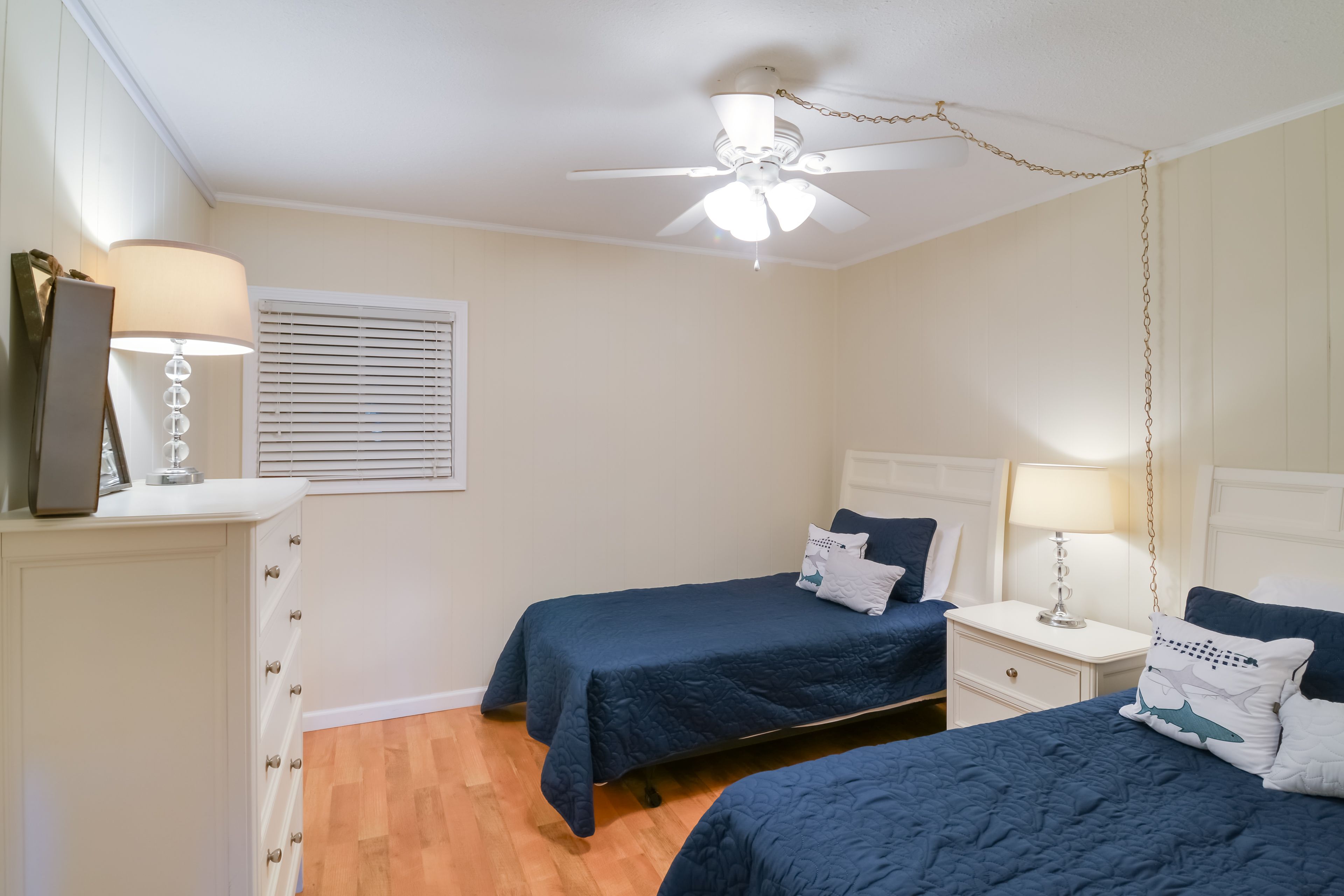 Bedroom 2 | Queen Bed | Twin Bed | Linens Provided