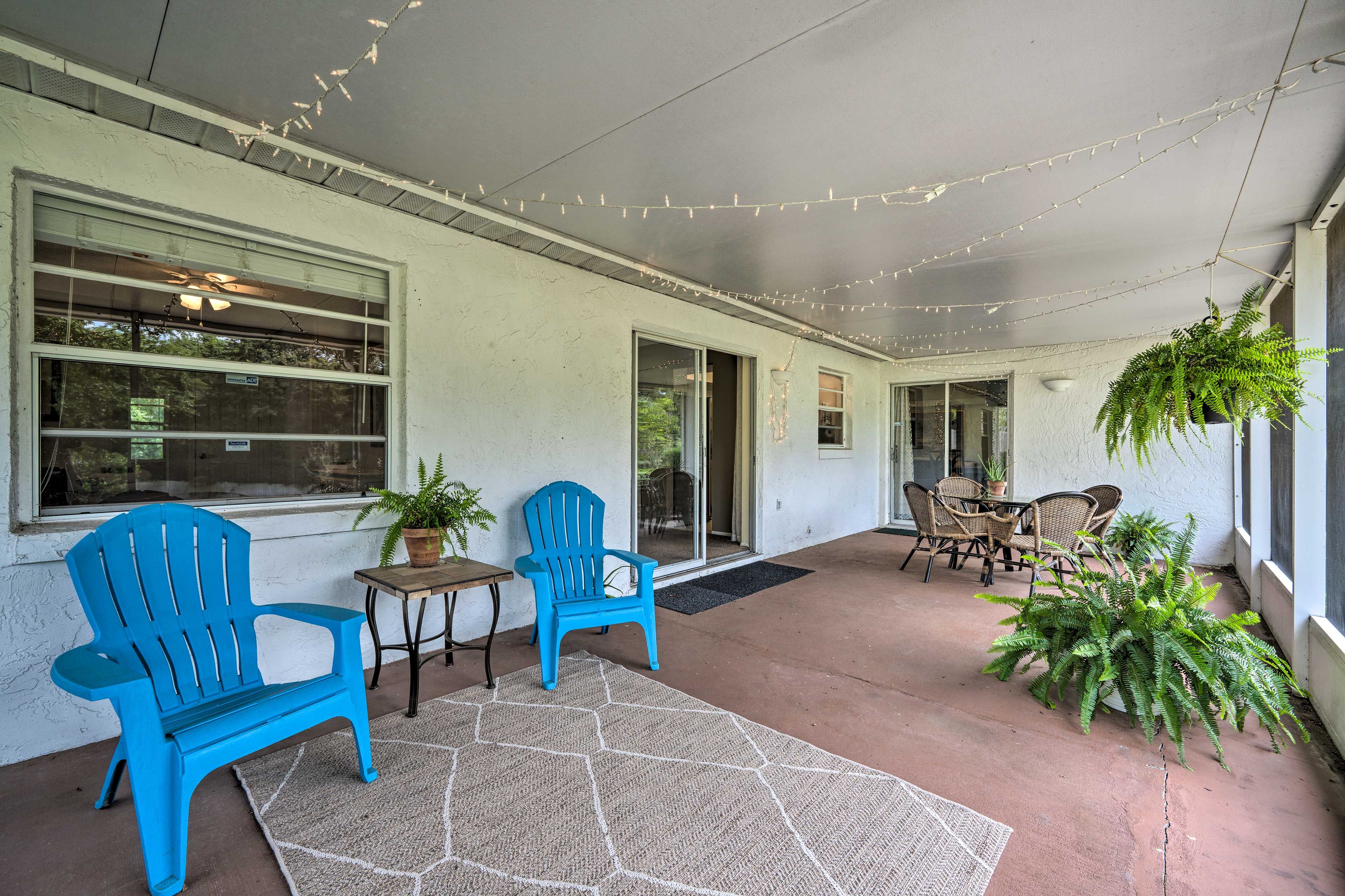 Screened-In Patio | Outdoor Dining Area