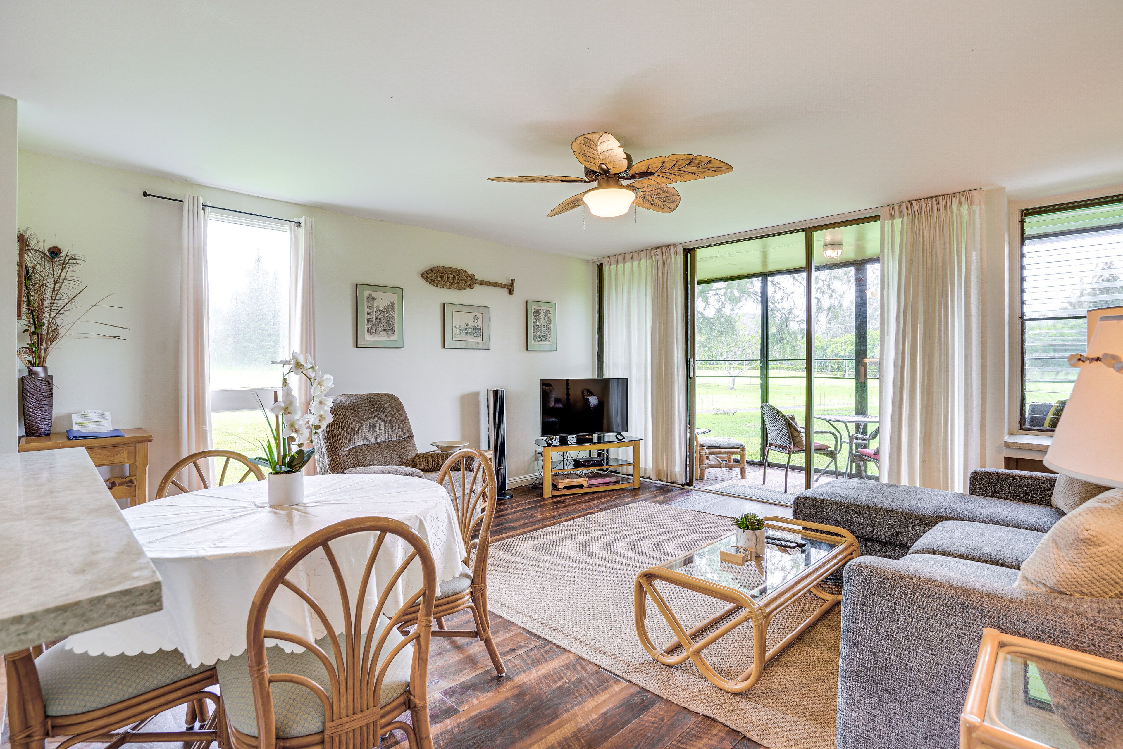 Living Room | Free WiFi | Sleeper Sofa