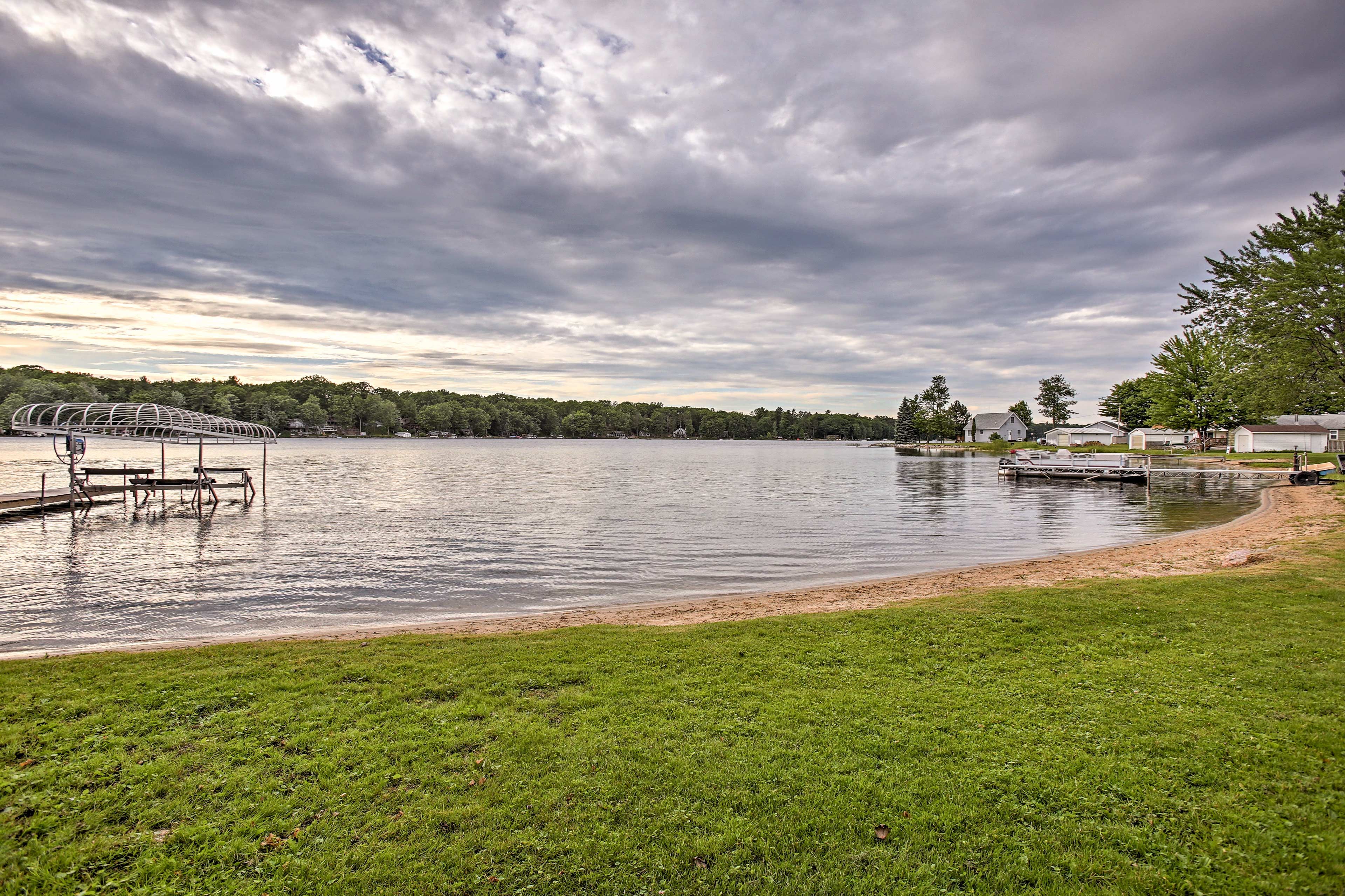 Look forward to relaxing days and enjoying the best of LeRoy and Rose Lake.